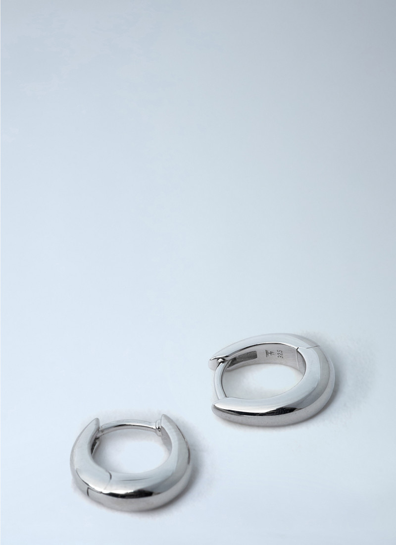 TOM WOOD Liz Huggies Earrings outlook