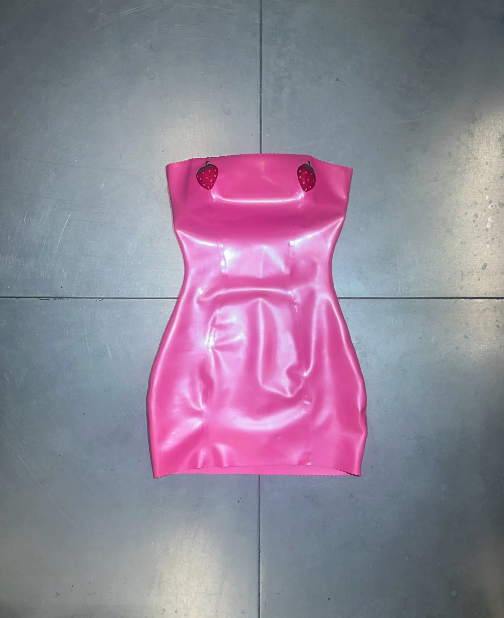 STRAWB LATEX BANDEAU DRESS CANDY PINK - 1