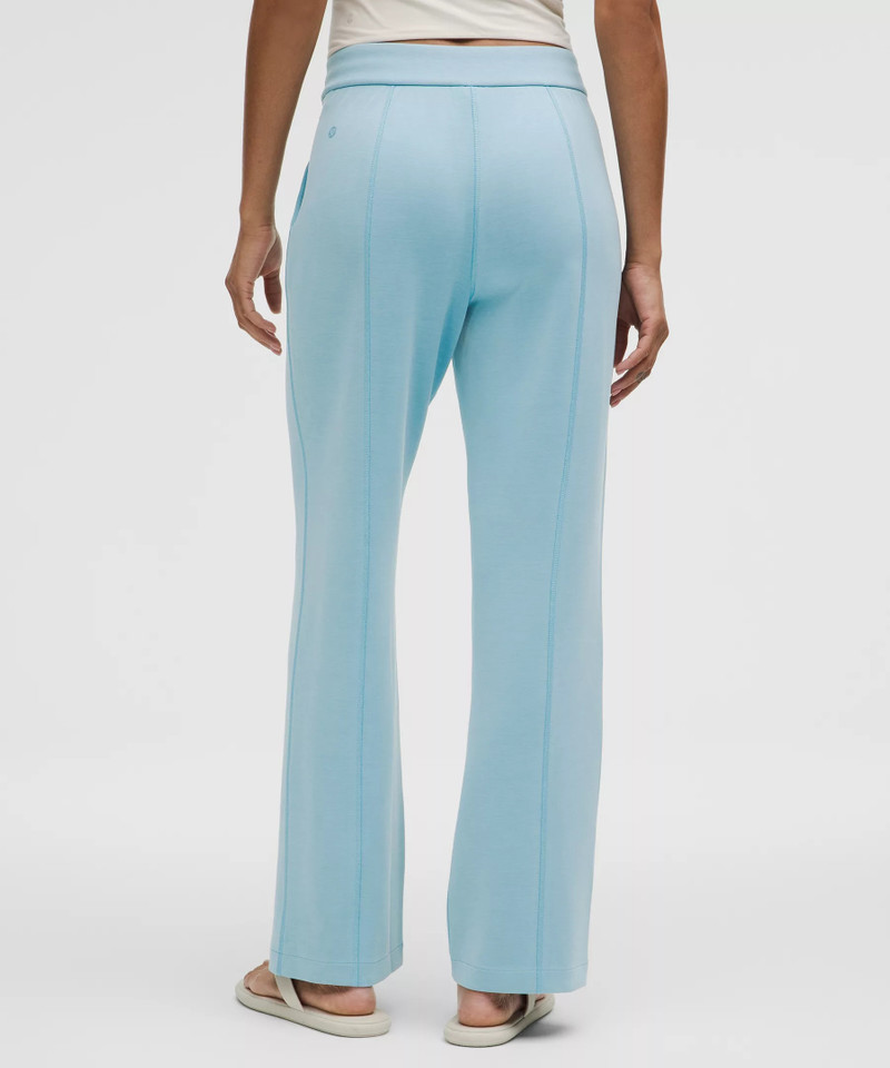 Softstreme High-Rise Straight-Leg Pant *Regular 3