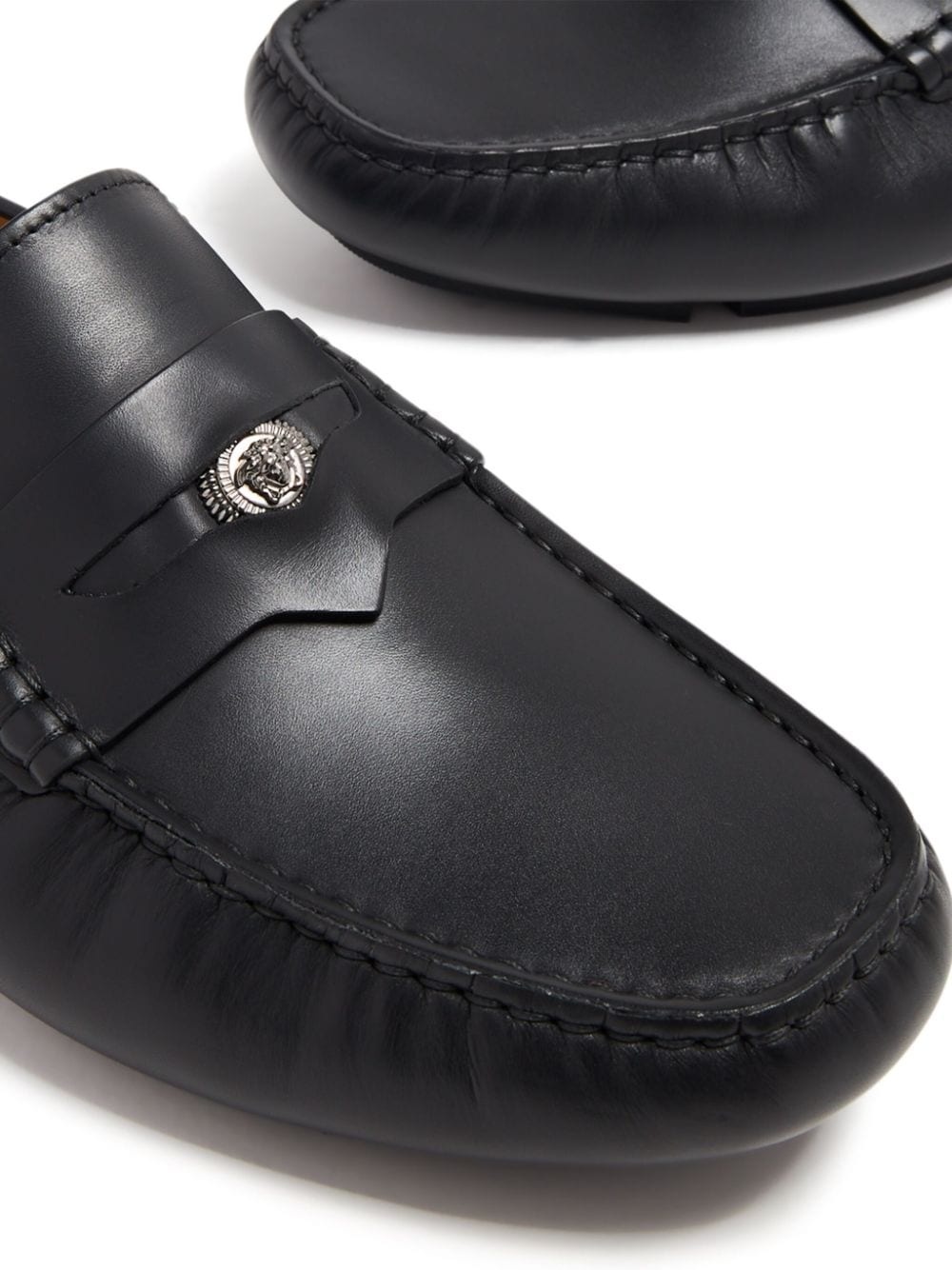 Medusa-plaque leather loafers - 5