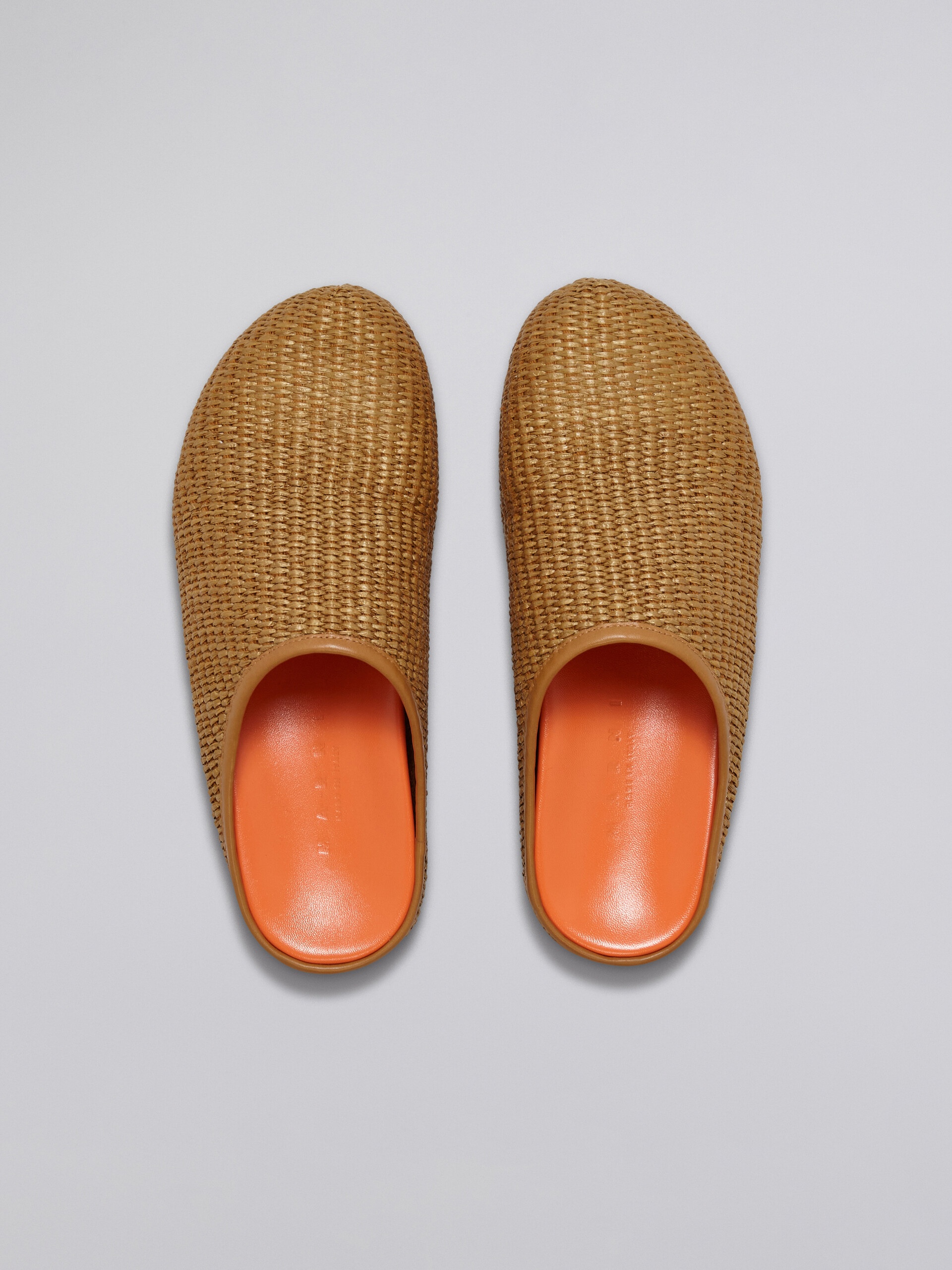 BROWN RAFFIA AND LEATHER FUSSBETT SABOT - 4