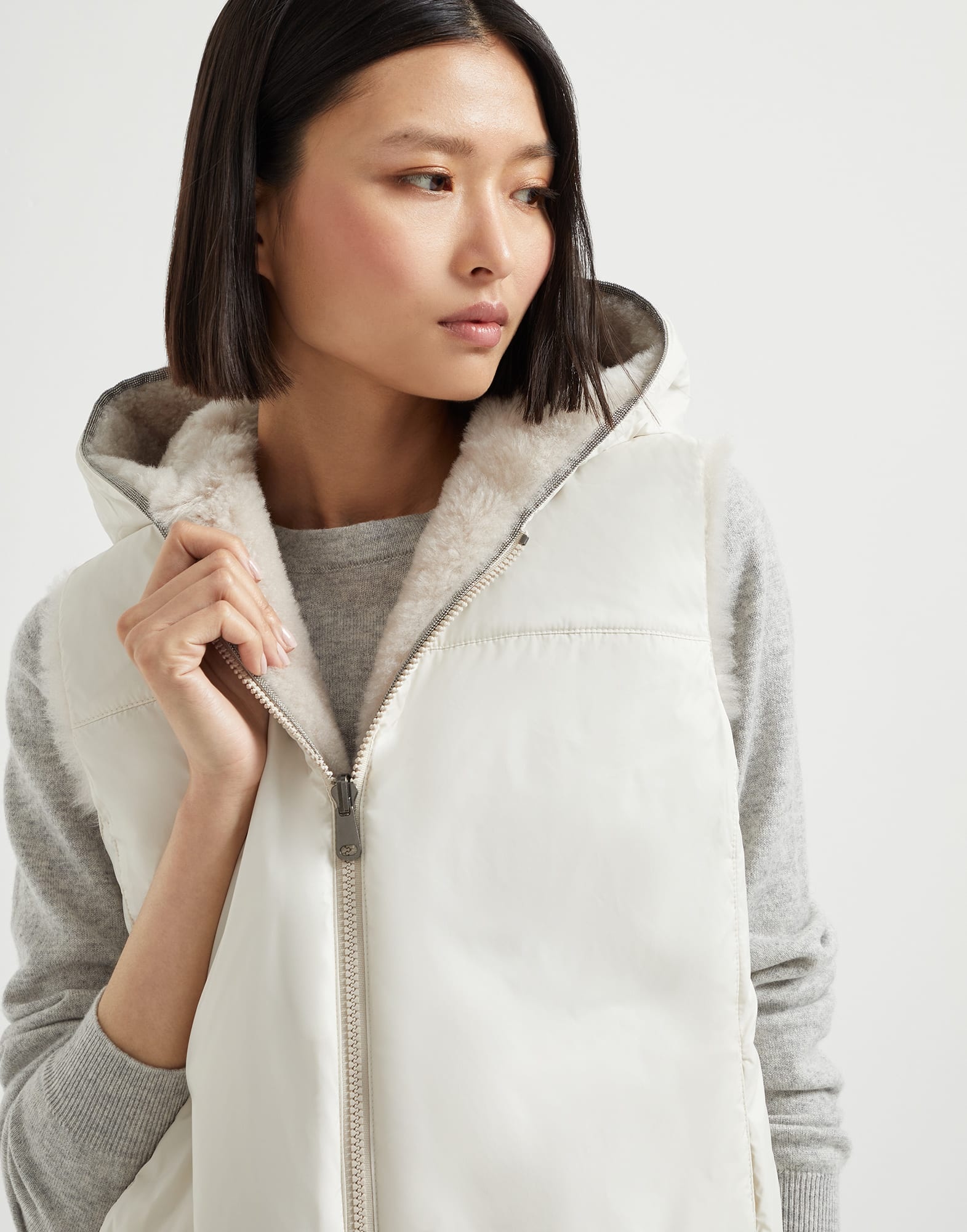 Cashmere shearling reversible hooded vest with precious trim - 3