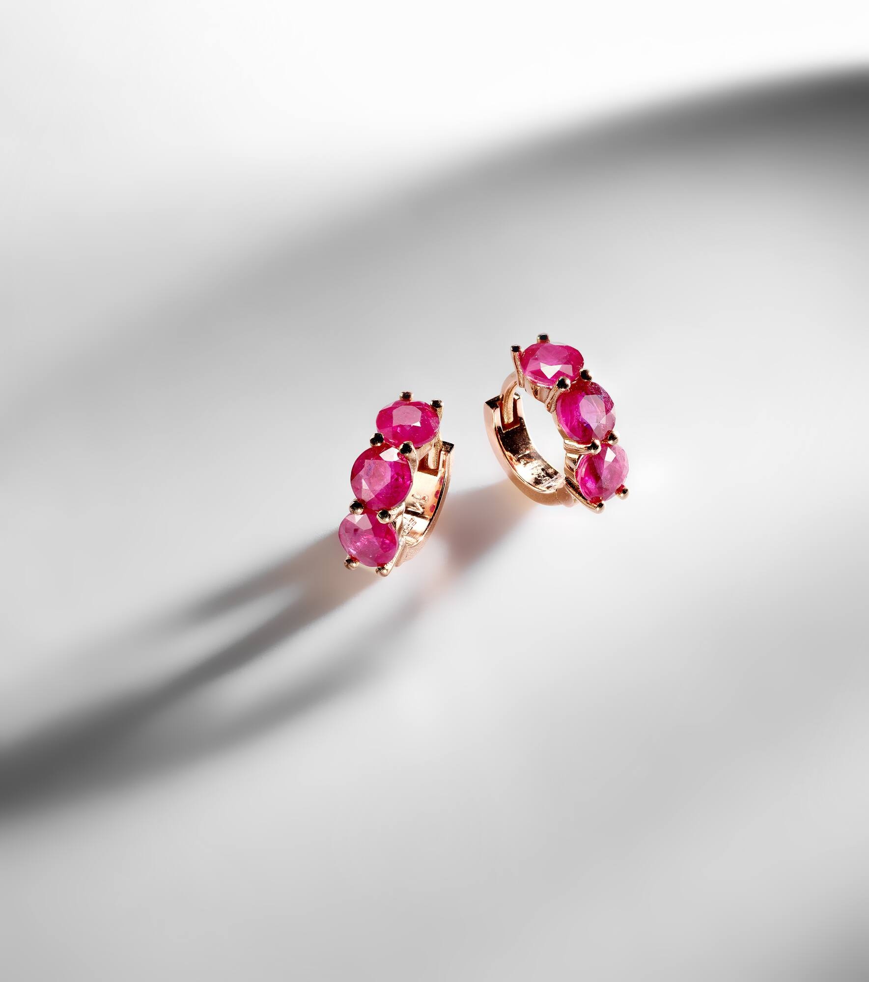 18kt rose gold hoop earrings with rubies - 5