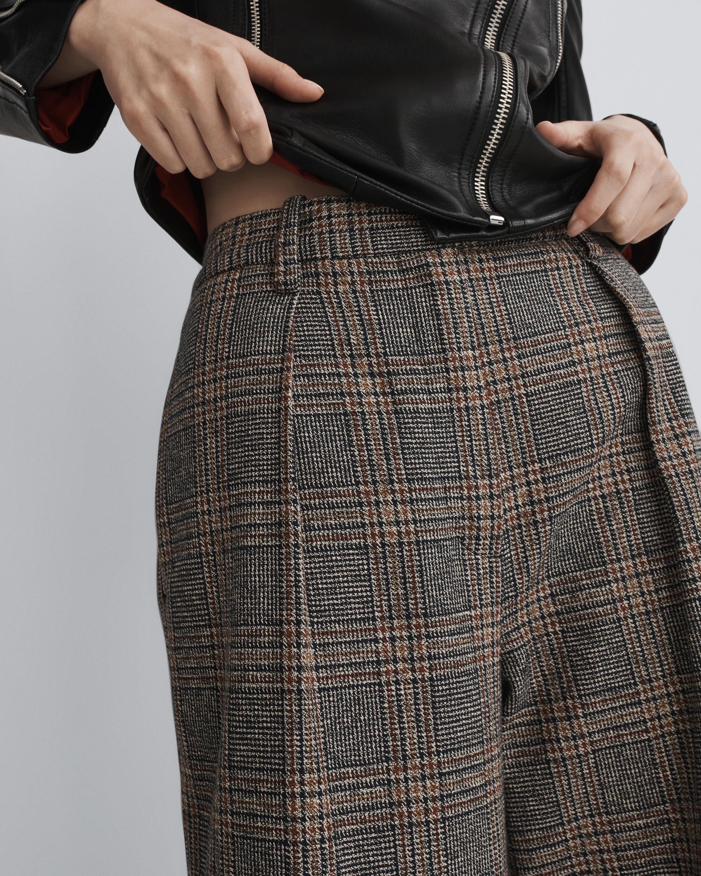 Bennett Cotton Plaid Pant
Classic Fit Pant - 6