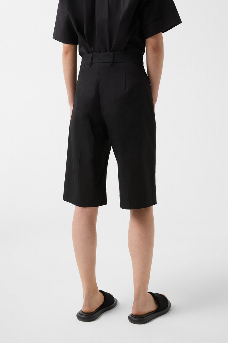 Bermudas Lara in Black 3