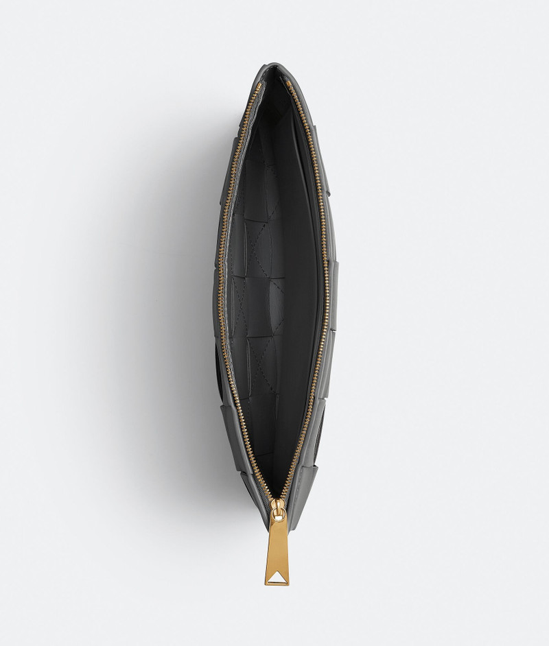 Bottega Veneta medium pouch outlook