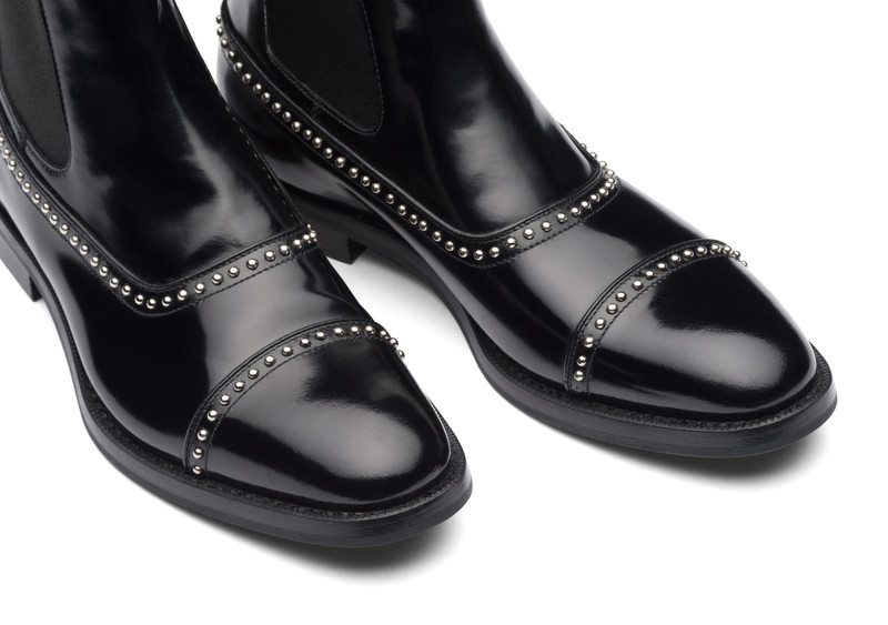 Anjelica met.
Polished Fumè Chelsea Boot Stud Black 4
