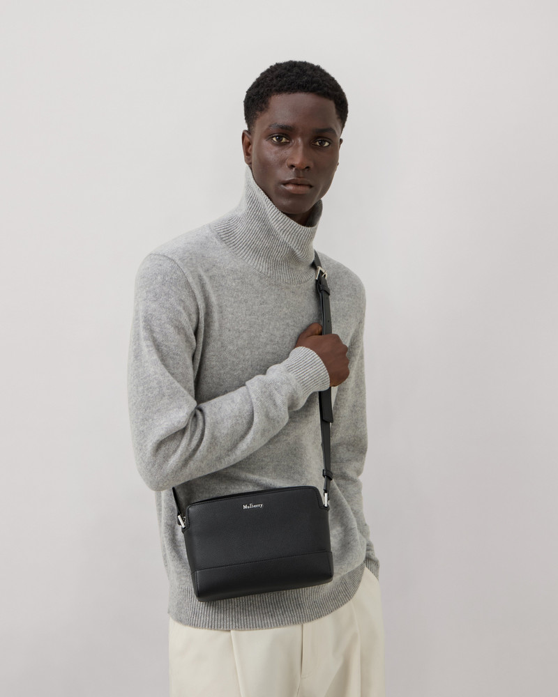 Small Farringdon Messenger
Black Small Pebble Grain 6