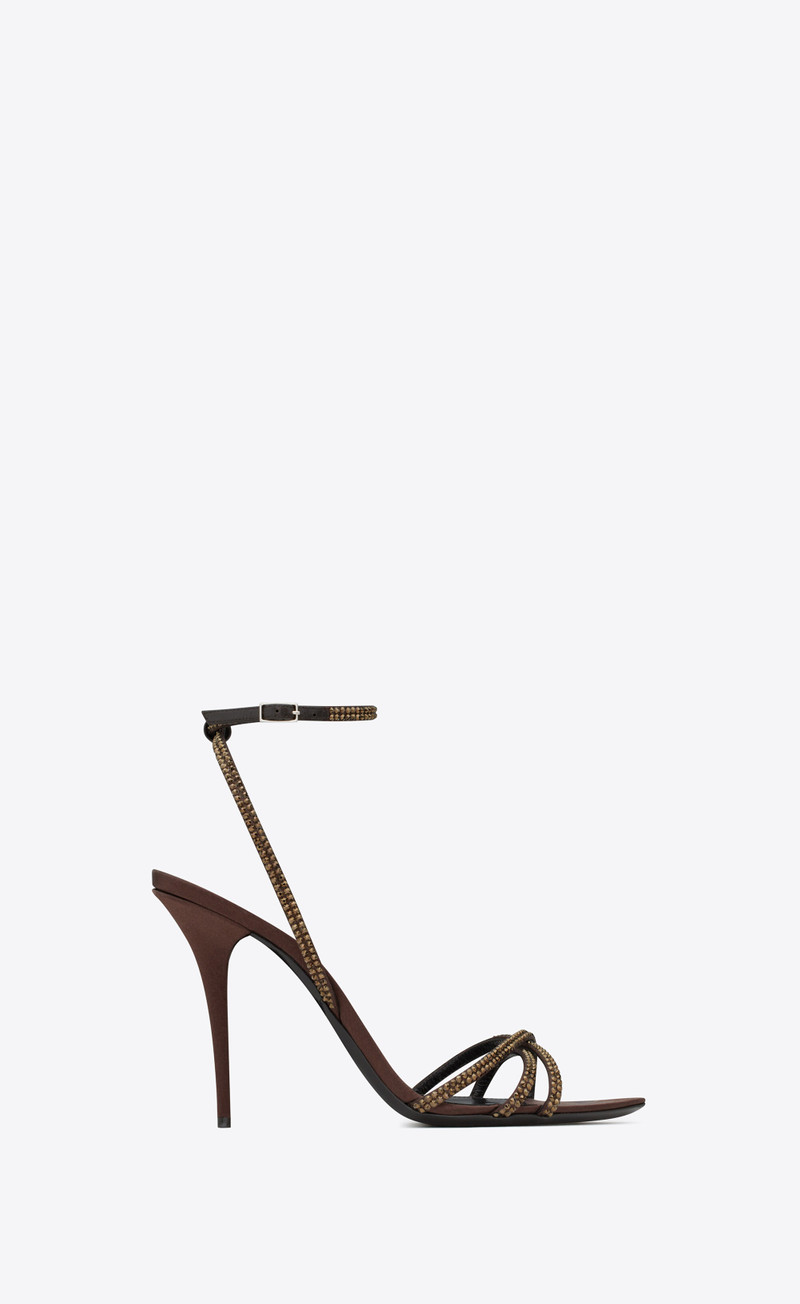 Ava 105는 sandals를 embellished 1