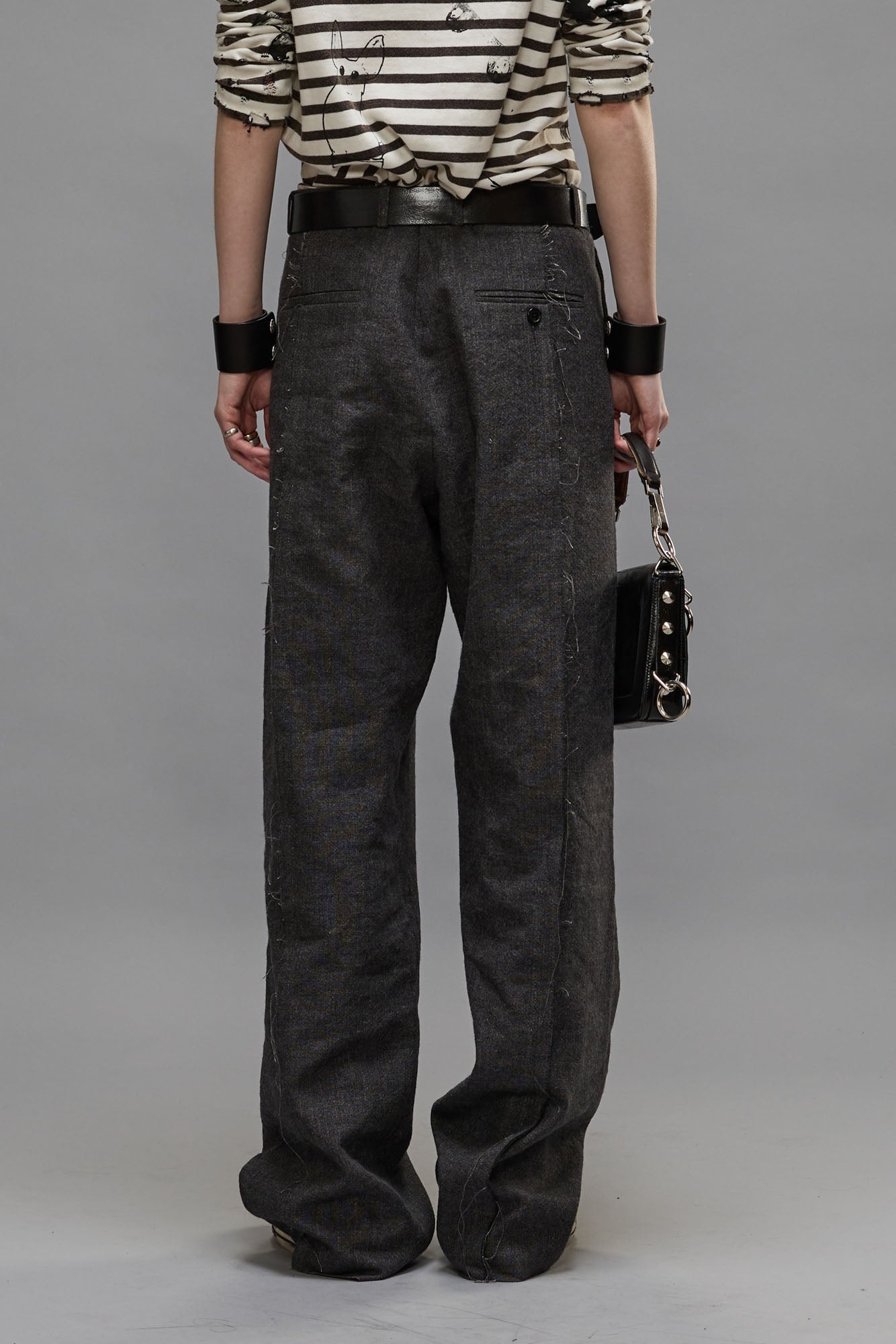 EXPOSED SEAM TROUSER - DARK GREY - 4