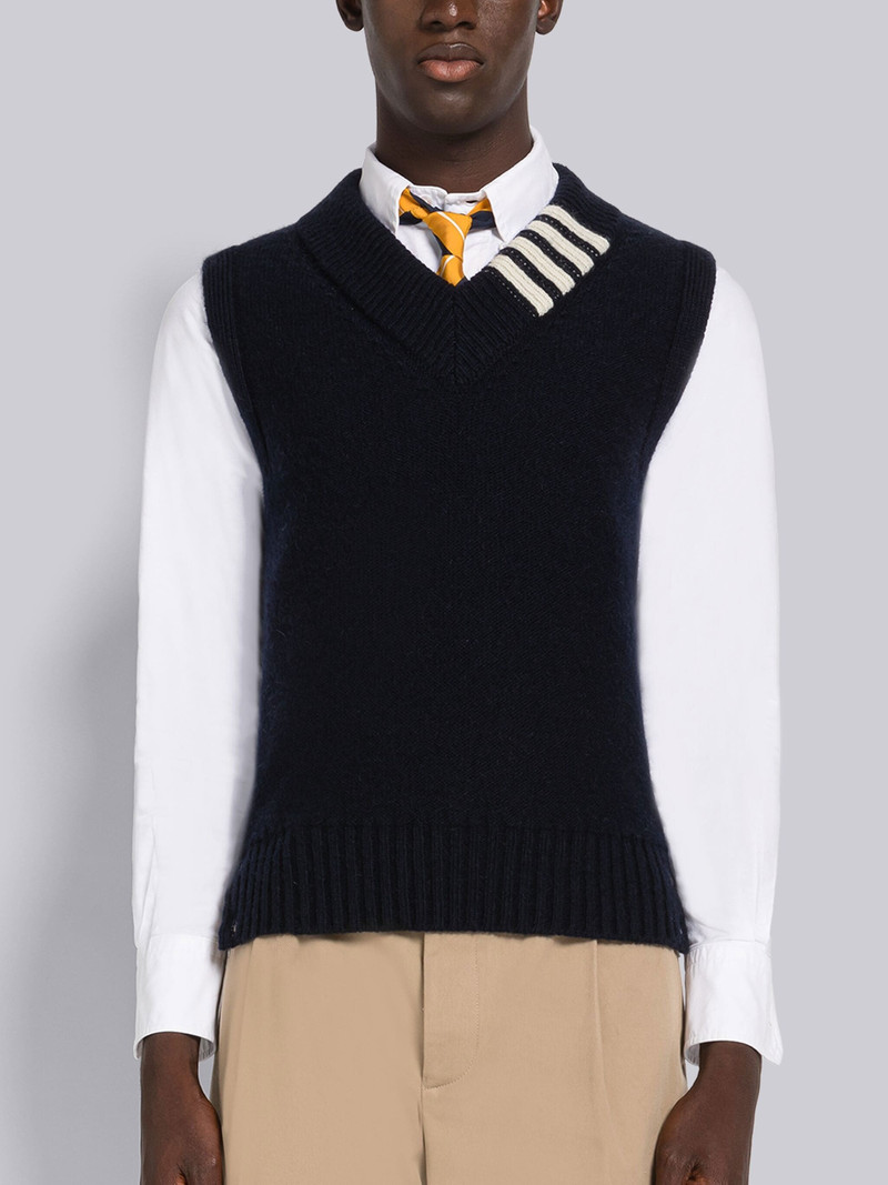 REVERSED JERSEY STITCH DONEGAL 4-BAR V-NECK VEST 1