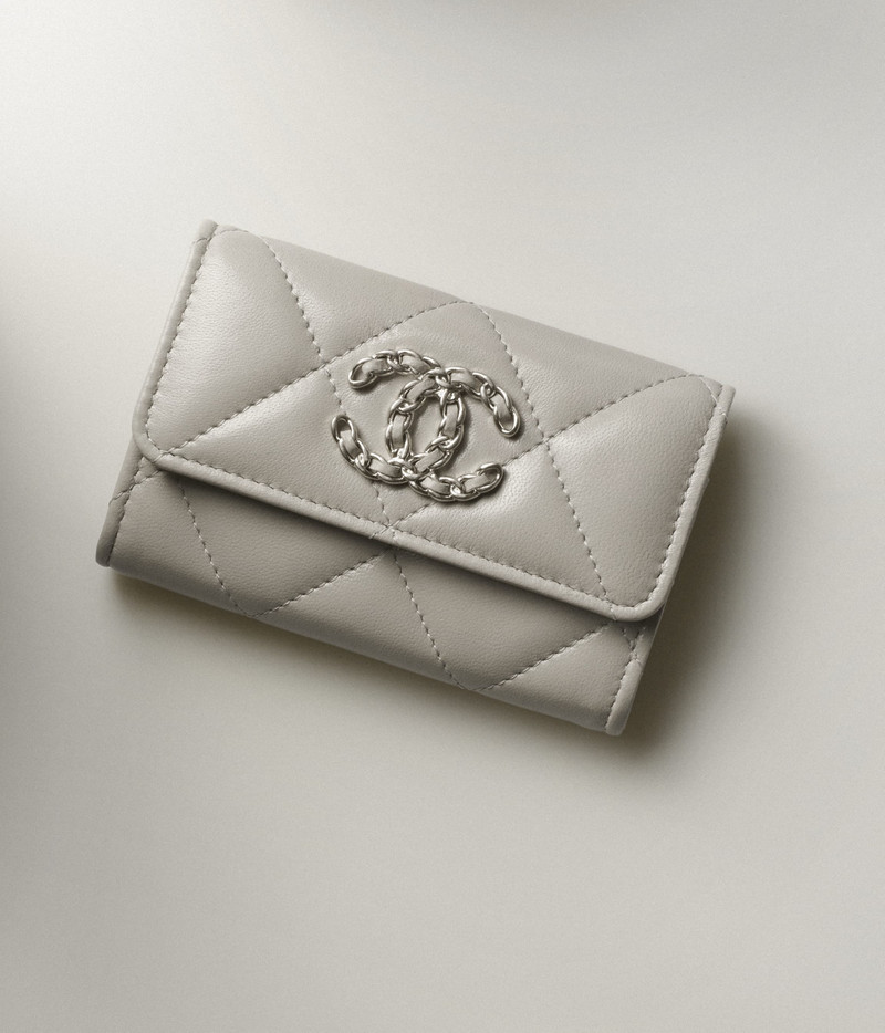 CHANEL 19 Flap Card Holder 1