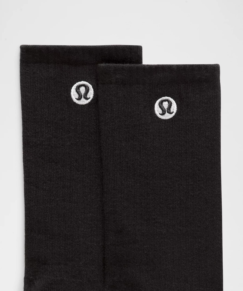 lululemon Unisex Daily Essential Crew Socks outlook
