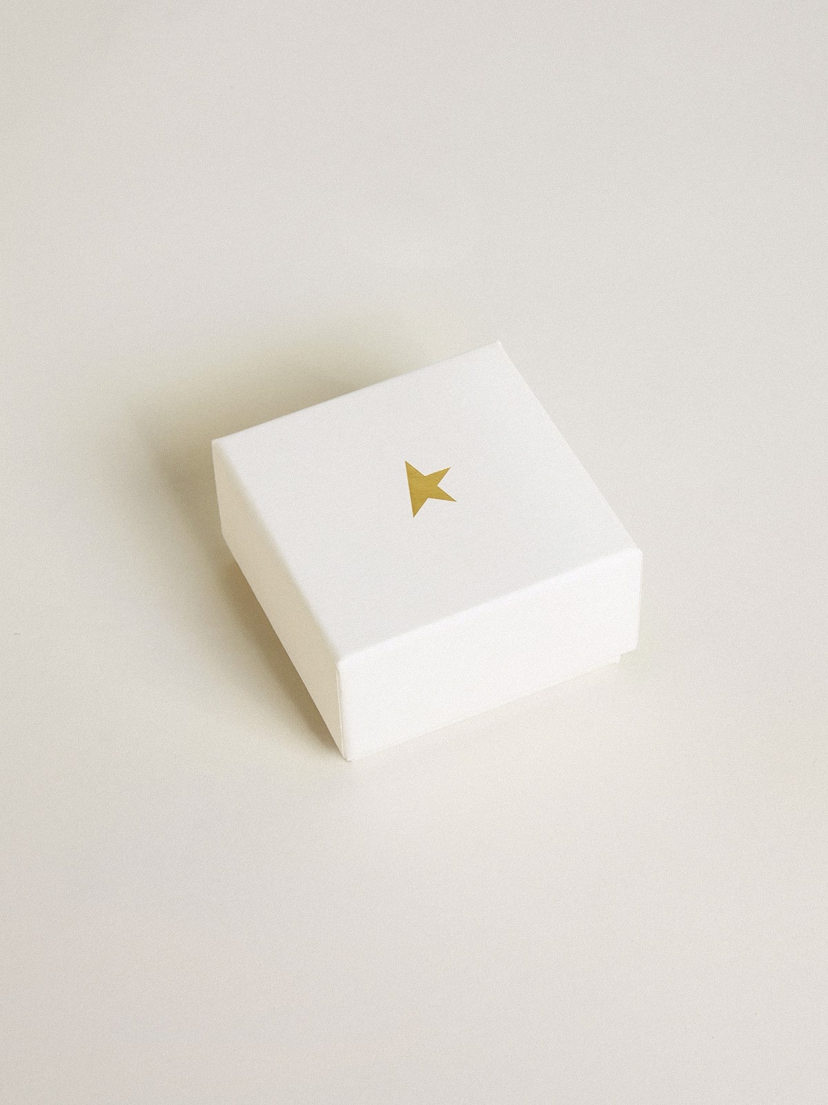 Letter I charm in gold-colored brass with crystals - 3