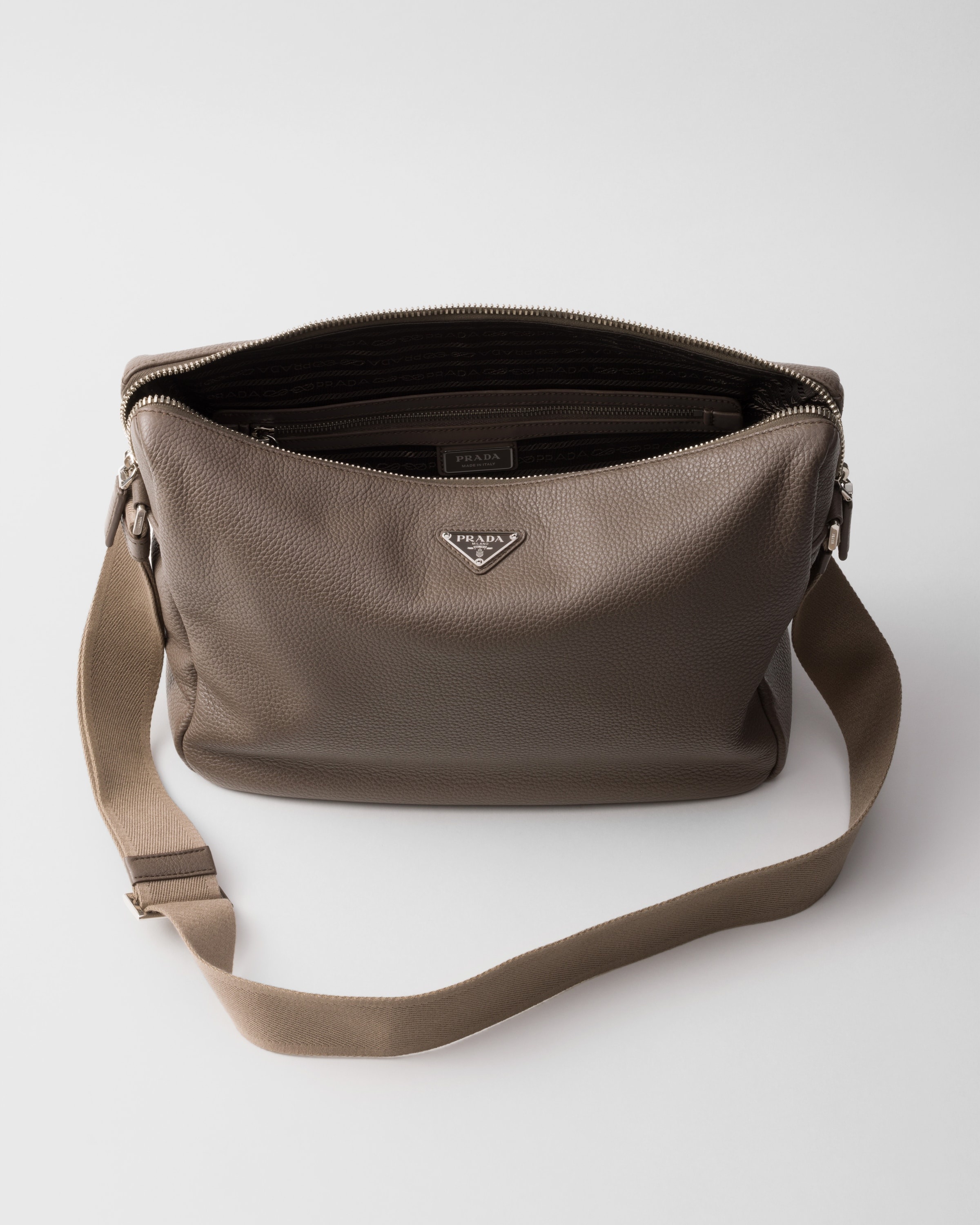 PRADA＊Leather shoulder bag レザー ショルダーバッグ＊送料込 PRADA レザーショルダーバッグブラック