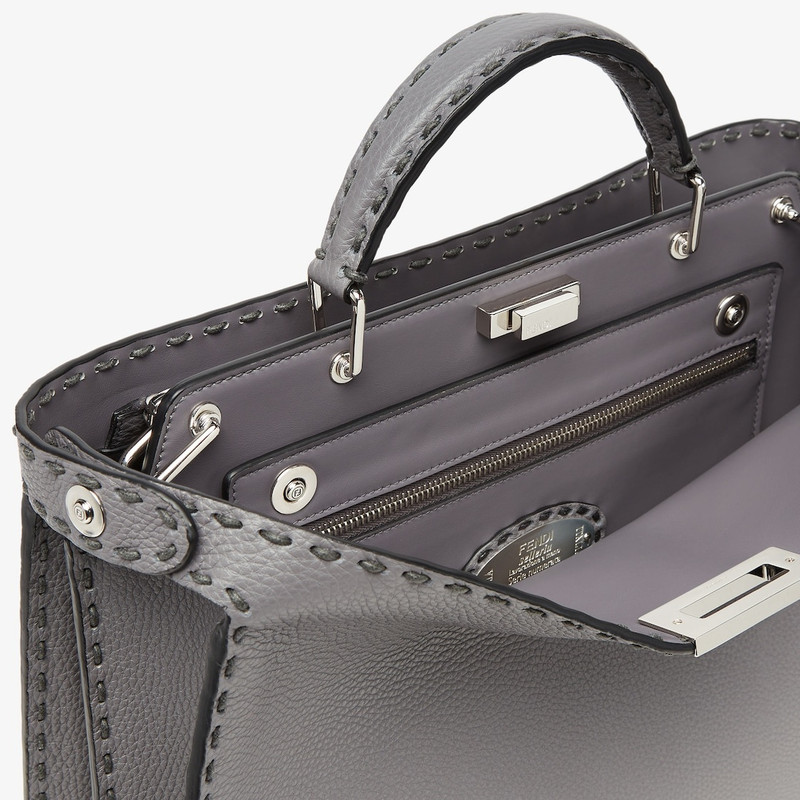FENDI Peekaboo ISeeU Medium Selleria outlook