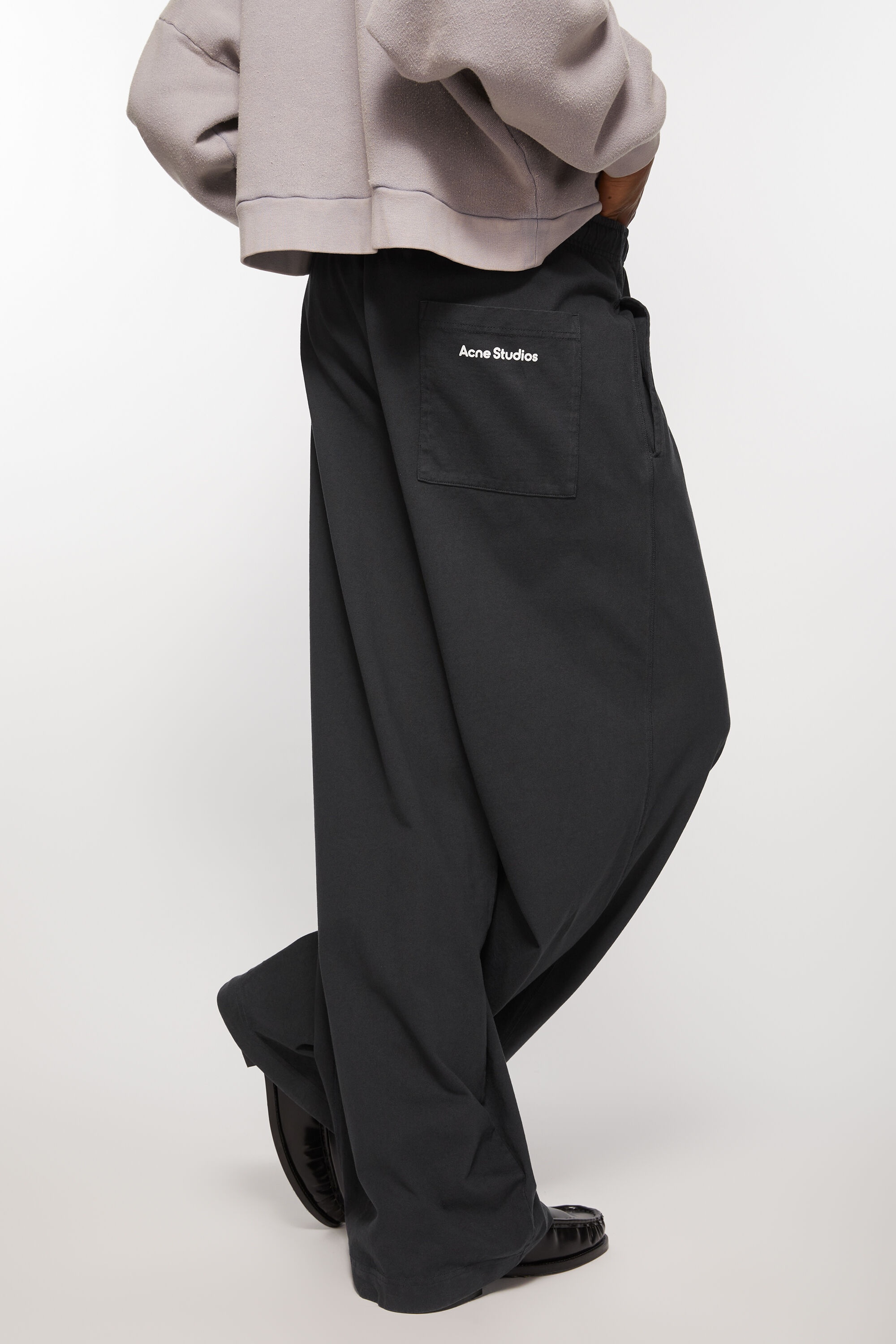 Sweatpant logo stamp - Black - 5