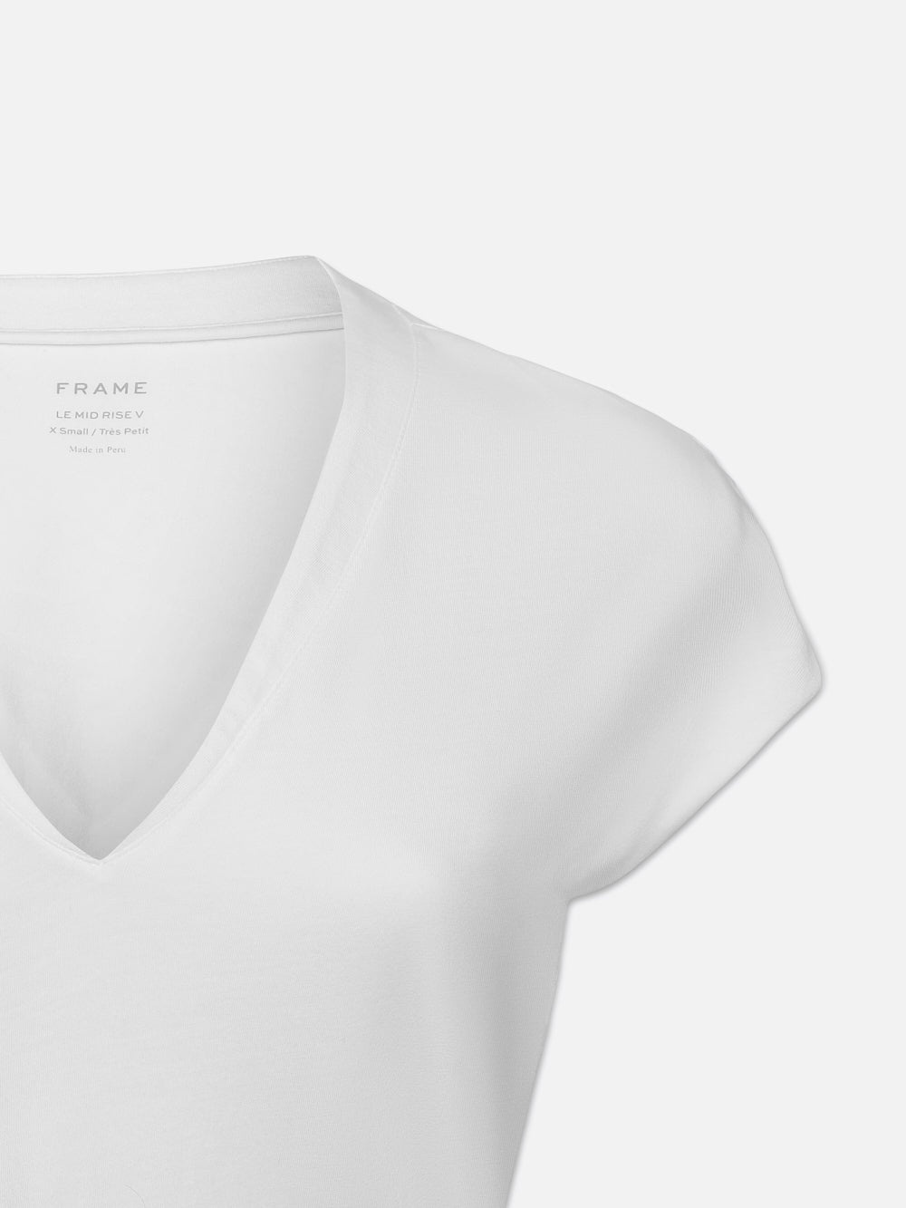 Le Mid Rise V Neck Tee in Blanc - 2