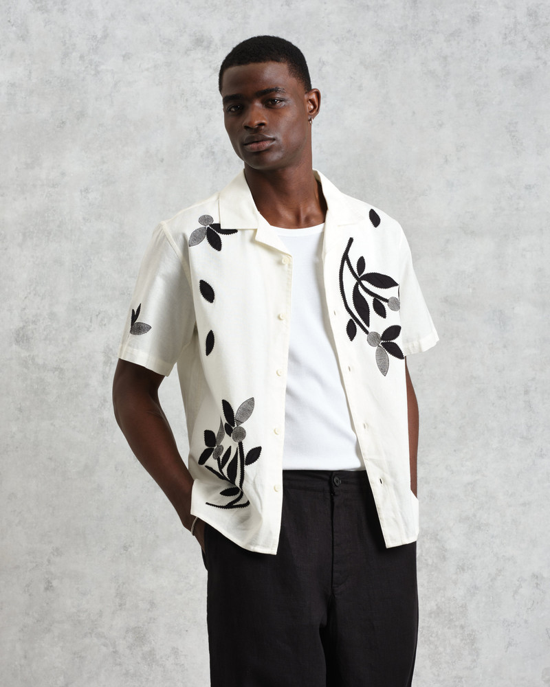 Wax London Didcot - Ecru And Black Bloom Applique Short-Sleeve Shirt outlook