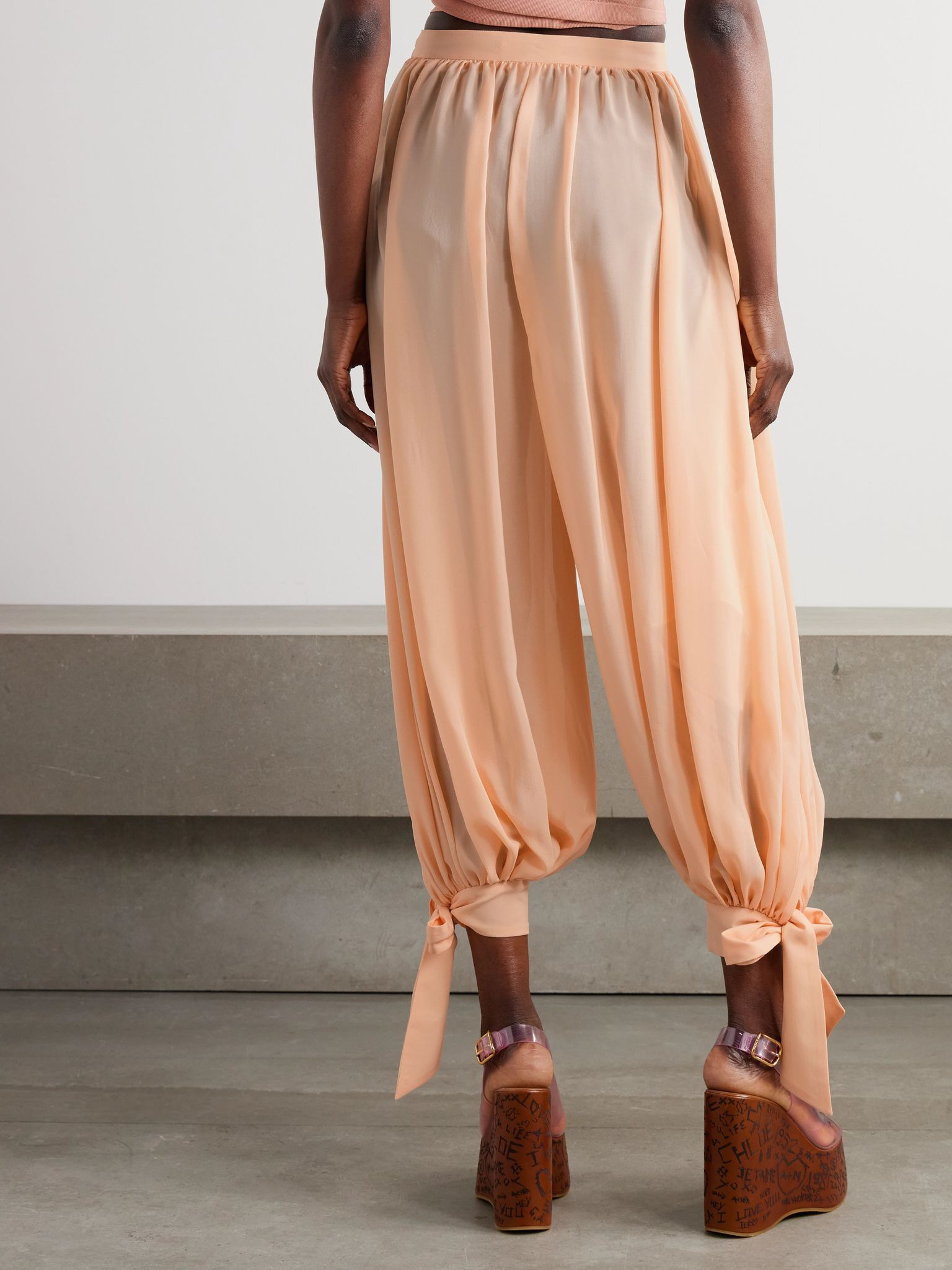 Pleated silk-charmeuse tapered pants Pink - 4