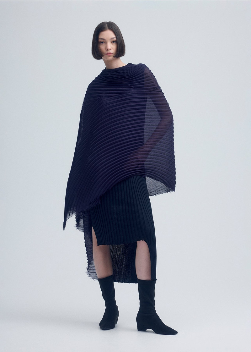 ISSEY MIYAKE SILK WOOL PLEATS STOLE outlook