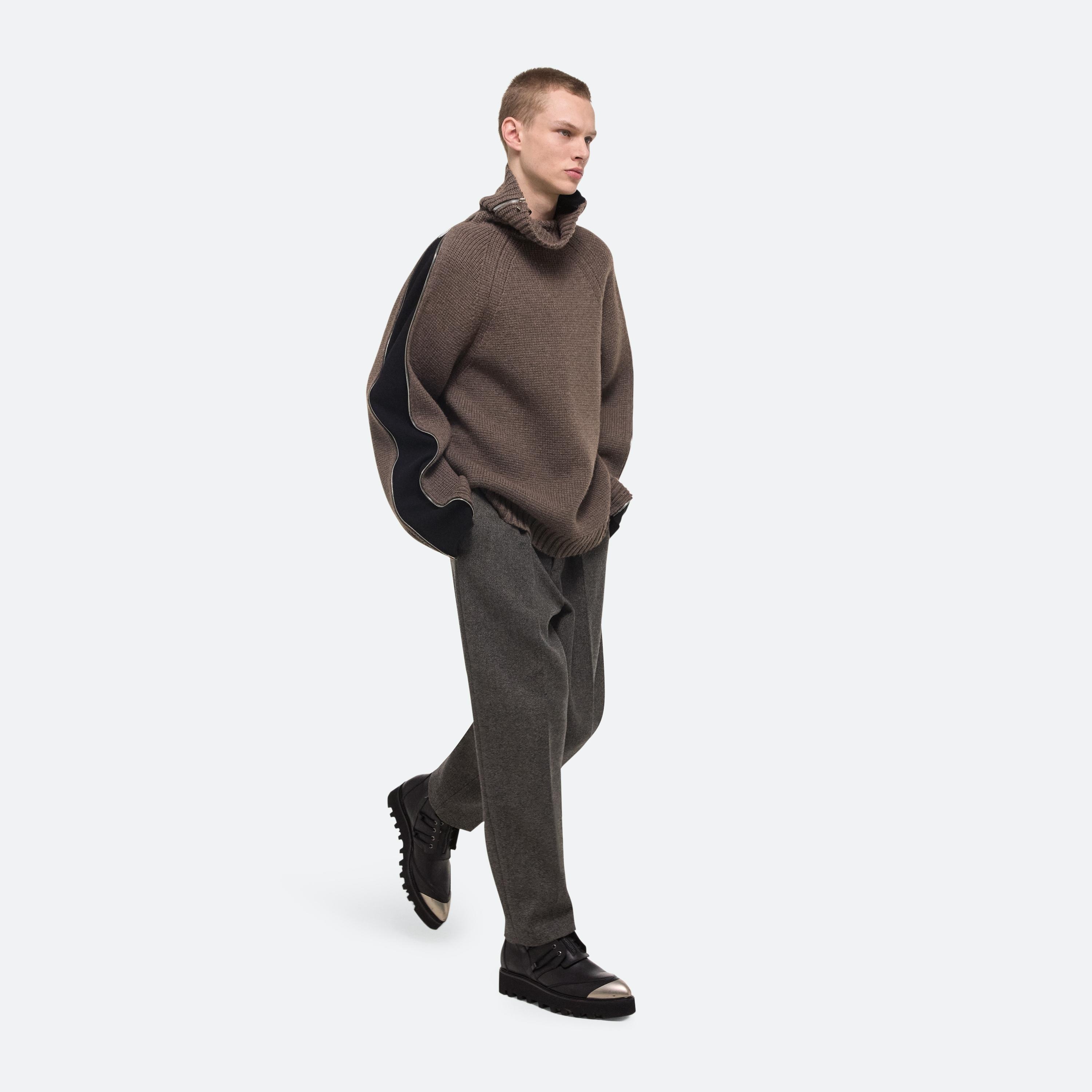 SUITCASE TURTLENECK - 12