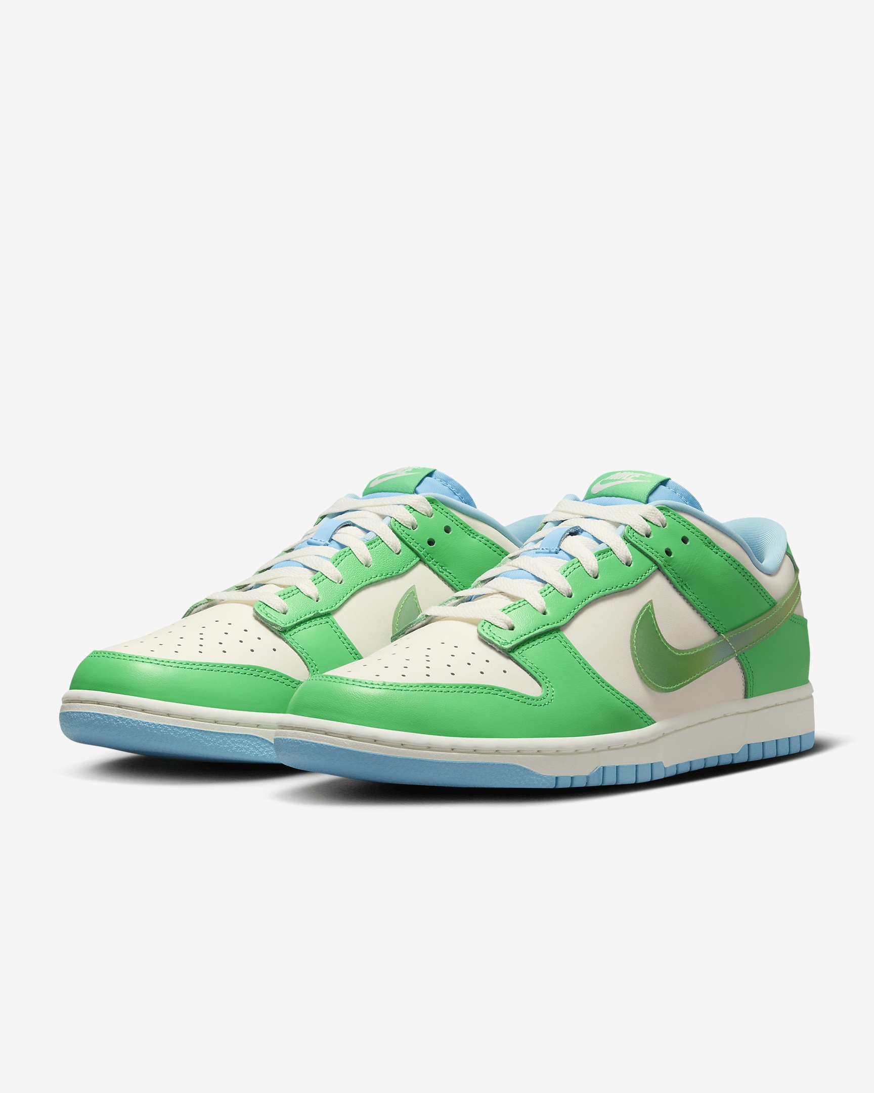Nike Men's Dunk Low Retro Shoes - 5