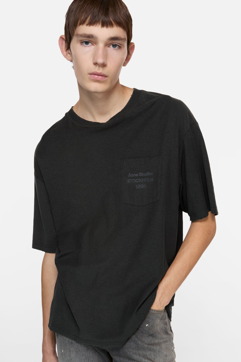 Logo t-shirt - Relaxed unisex fit - Black 4