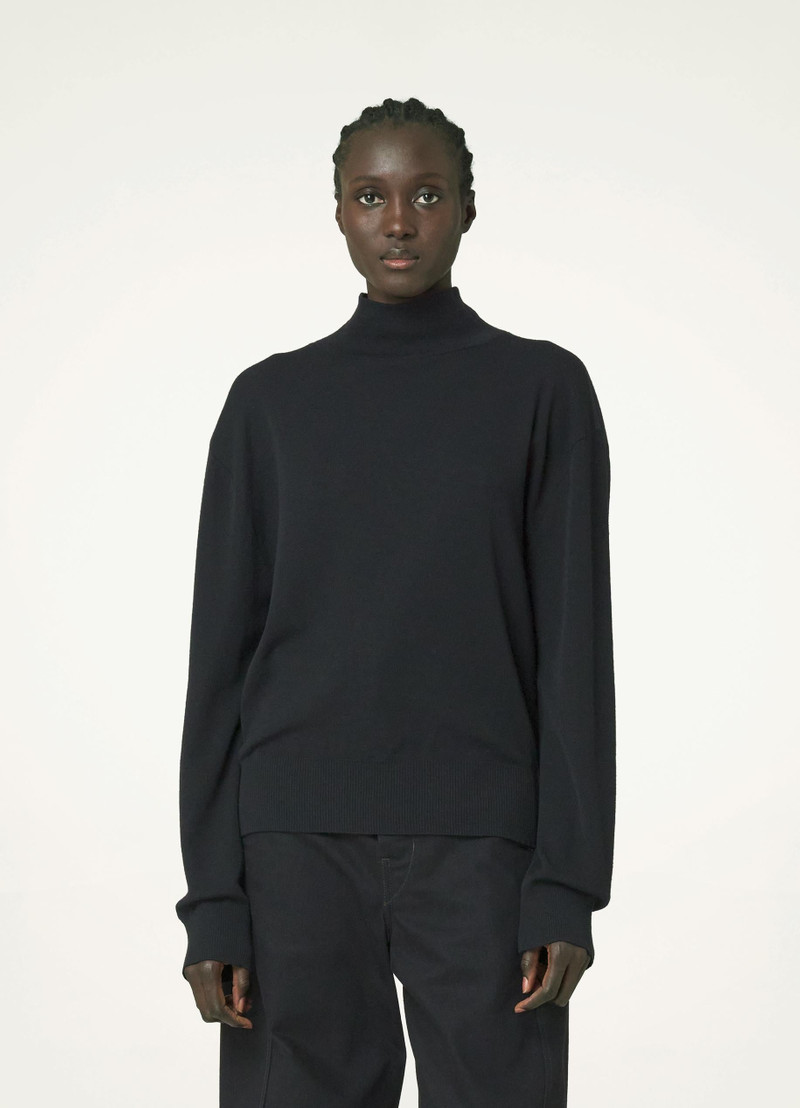 SEAMLESS TURTLENECK SWEATER 3