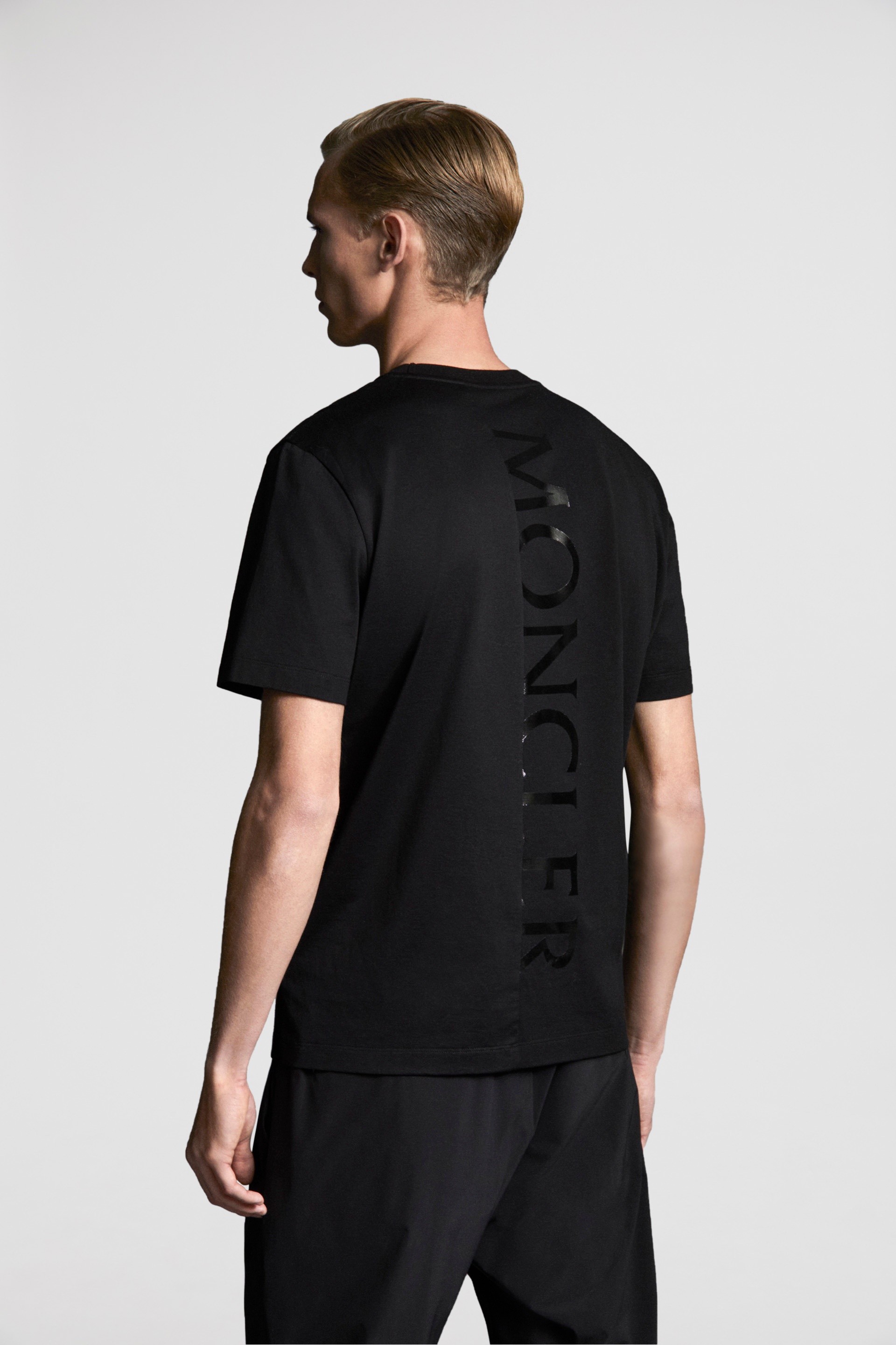 ♪直営店♪Moncler Vertical Back Logo Cotton T-Shirt 各色 ♪直営店♪Moncler Vertical Back Logo Cotton T-Shirt 各色