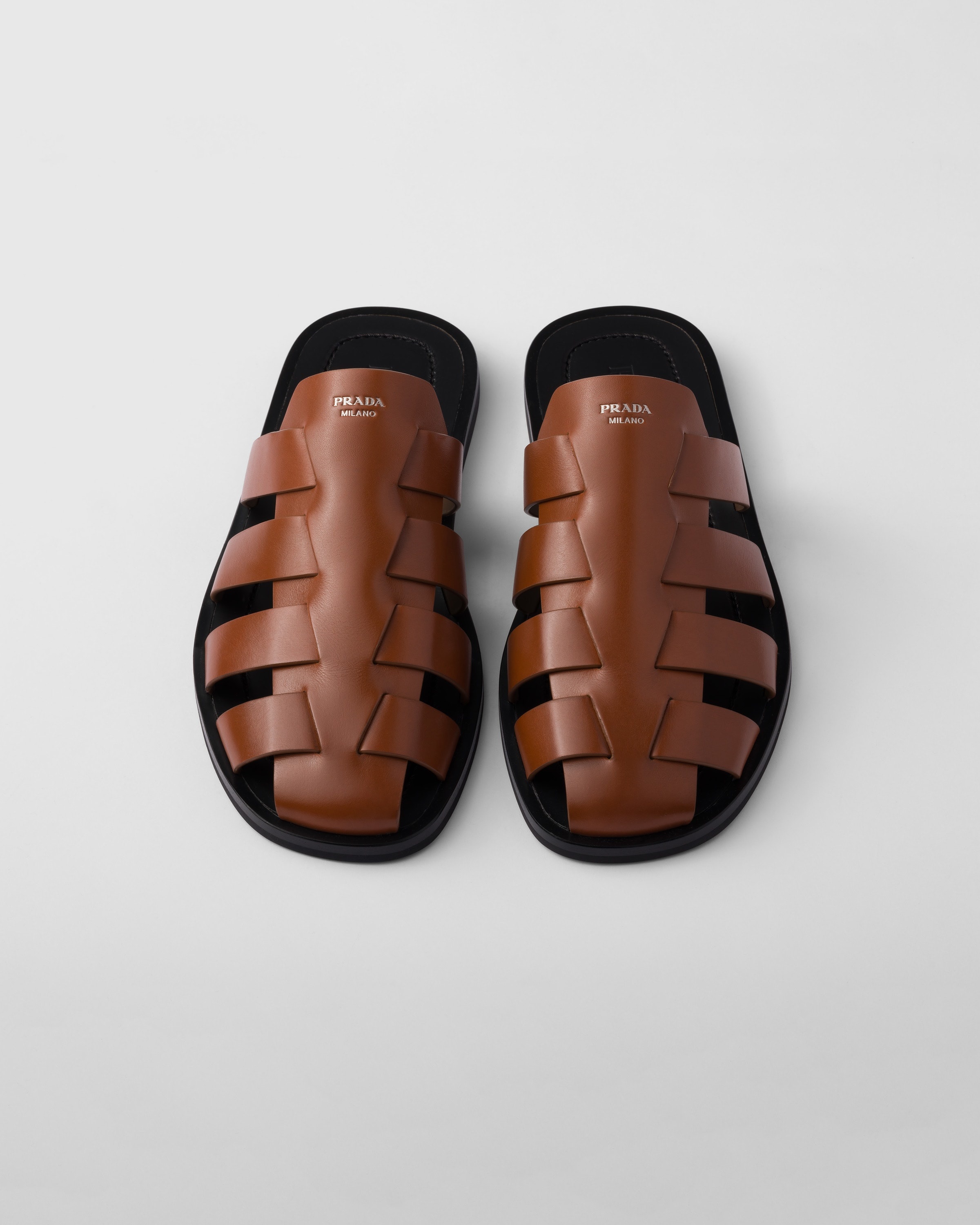 【日本入手困難】プラダ Leather fisherman mules サンダル Prada Leather fisherman mules | REVERSIBLE