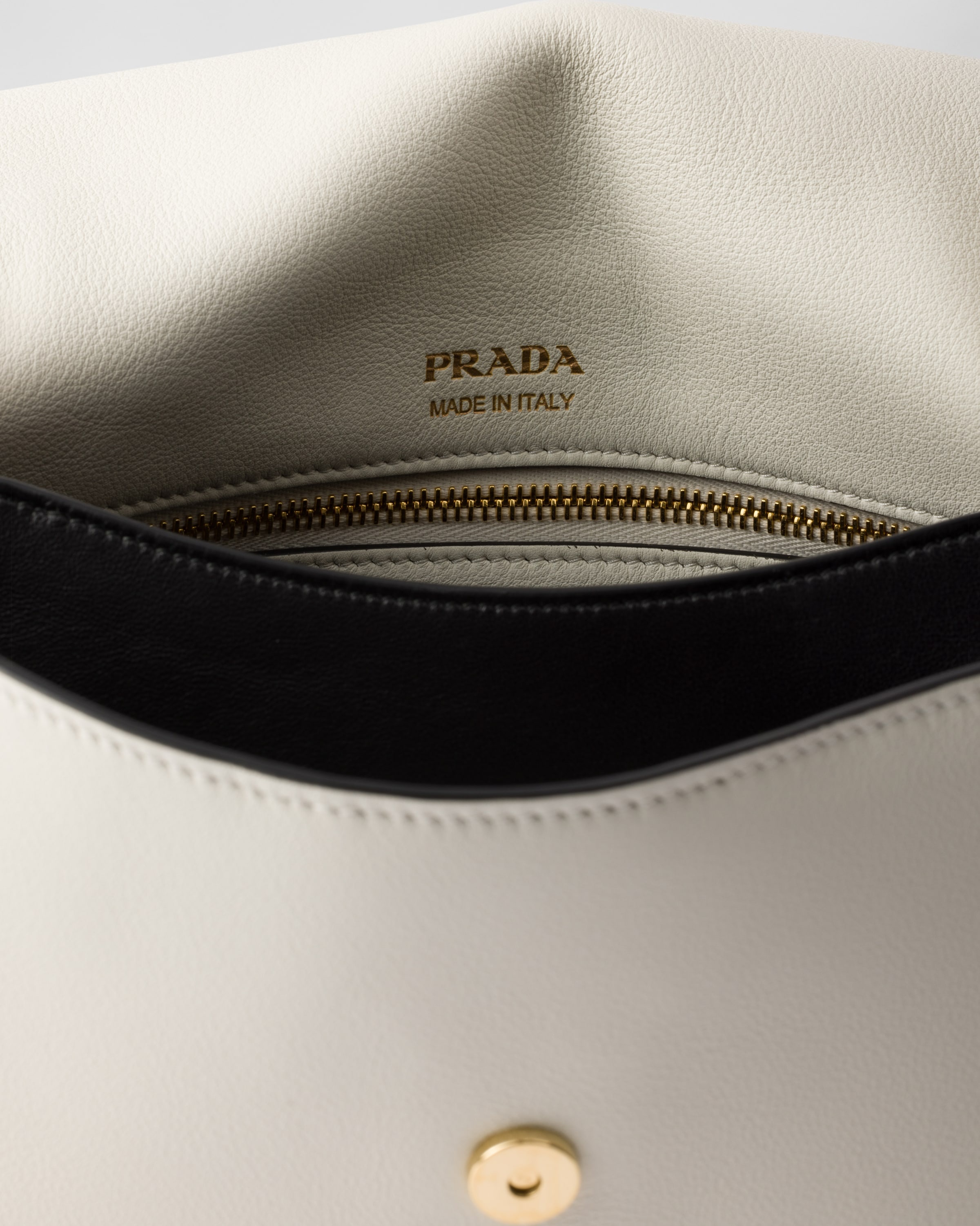 Medium leather shoulder bag - 4