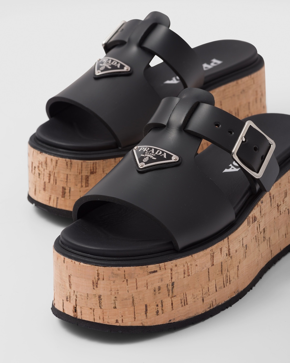 Rubber wedge platform sandals - 6
