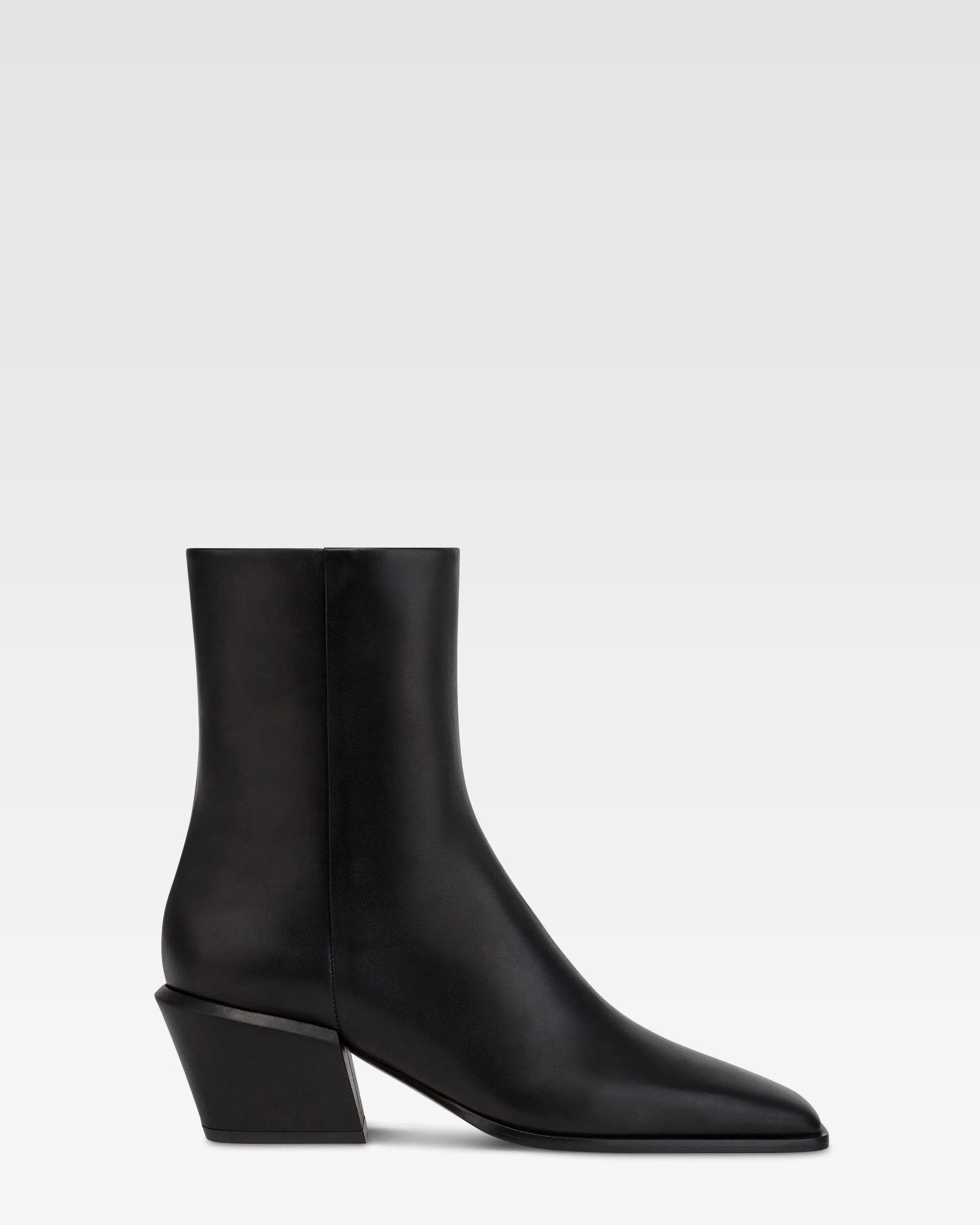 Leather ankle boot - 1
