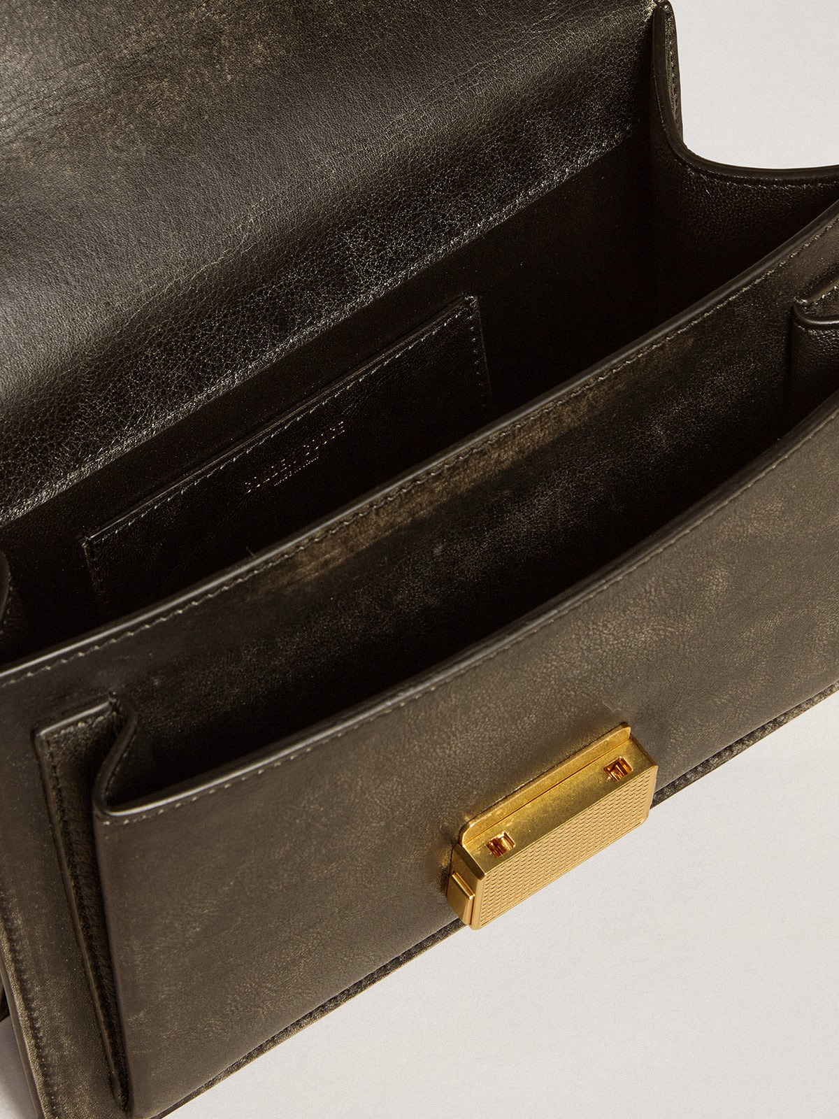 Venezia Bag in black distressed leather with gold details - 5