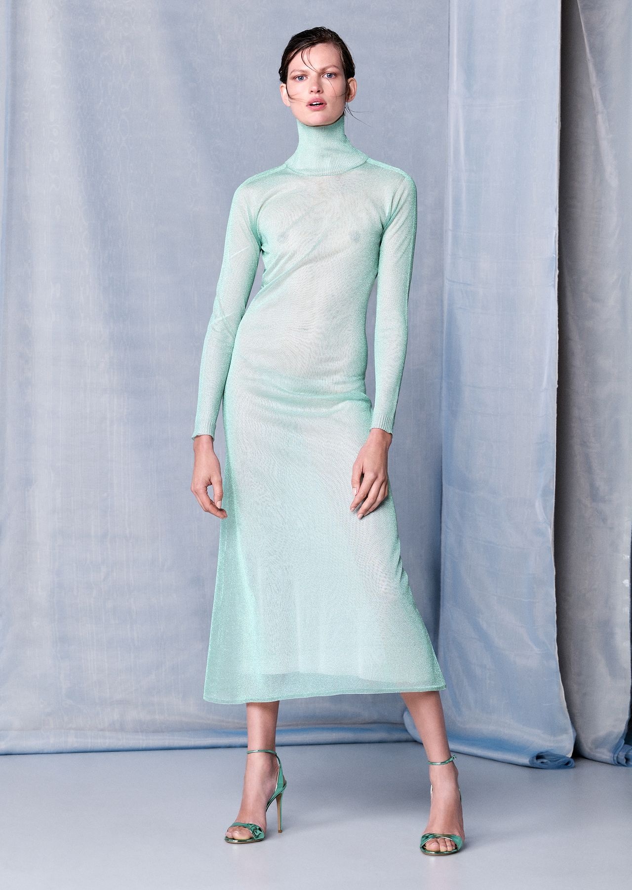 Midi dress in a bright knit - 6