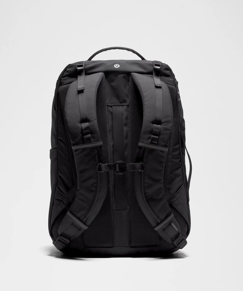 Triple-Zip Backpack 28L 3