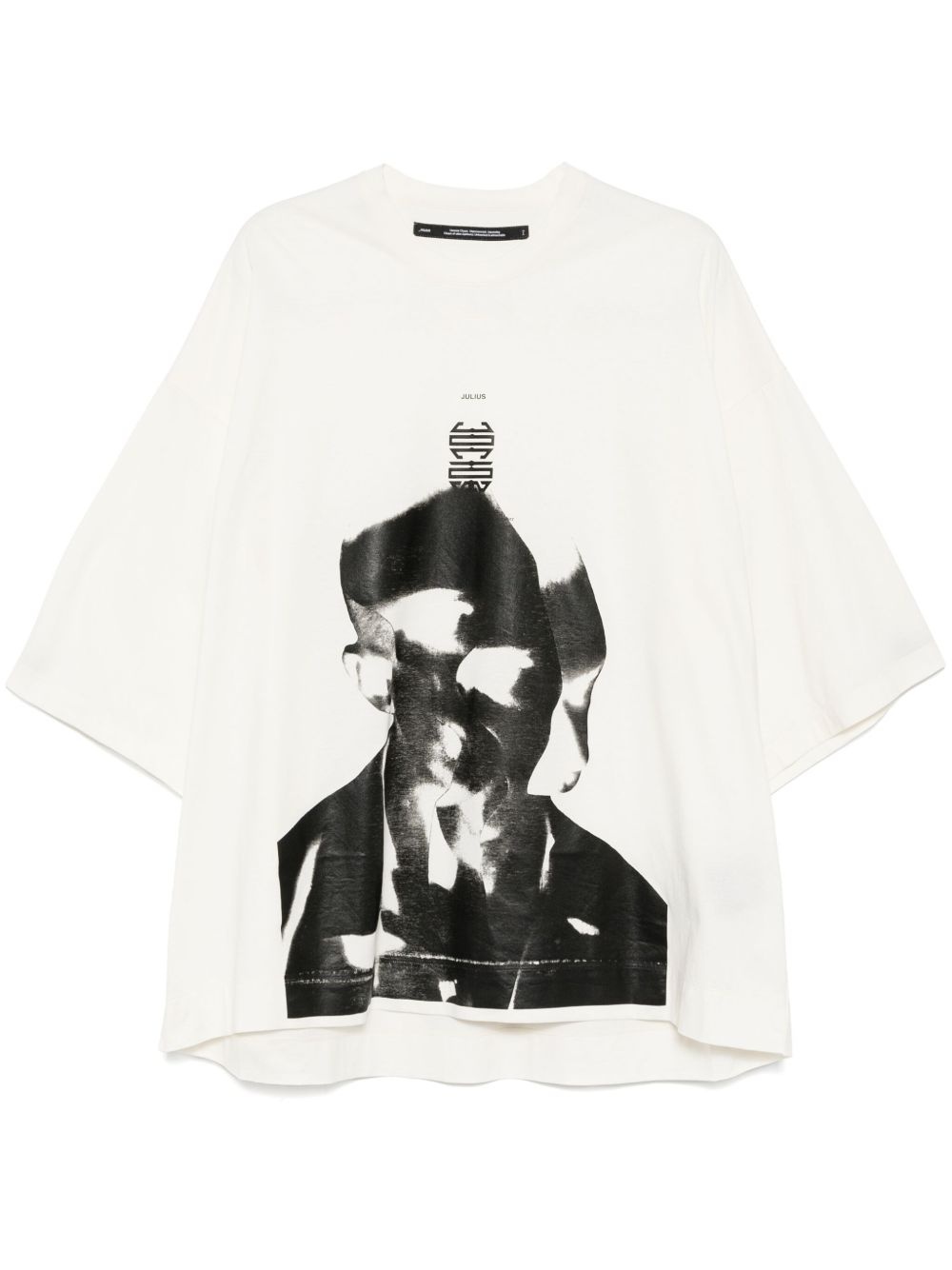 【関税込み】JULIUS ブラック Ana-Diptych JD Portrait Tシャツ Julius Ana-Diptych JD Portrait T-shirt | REVERSIBLE