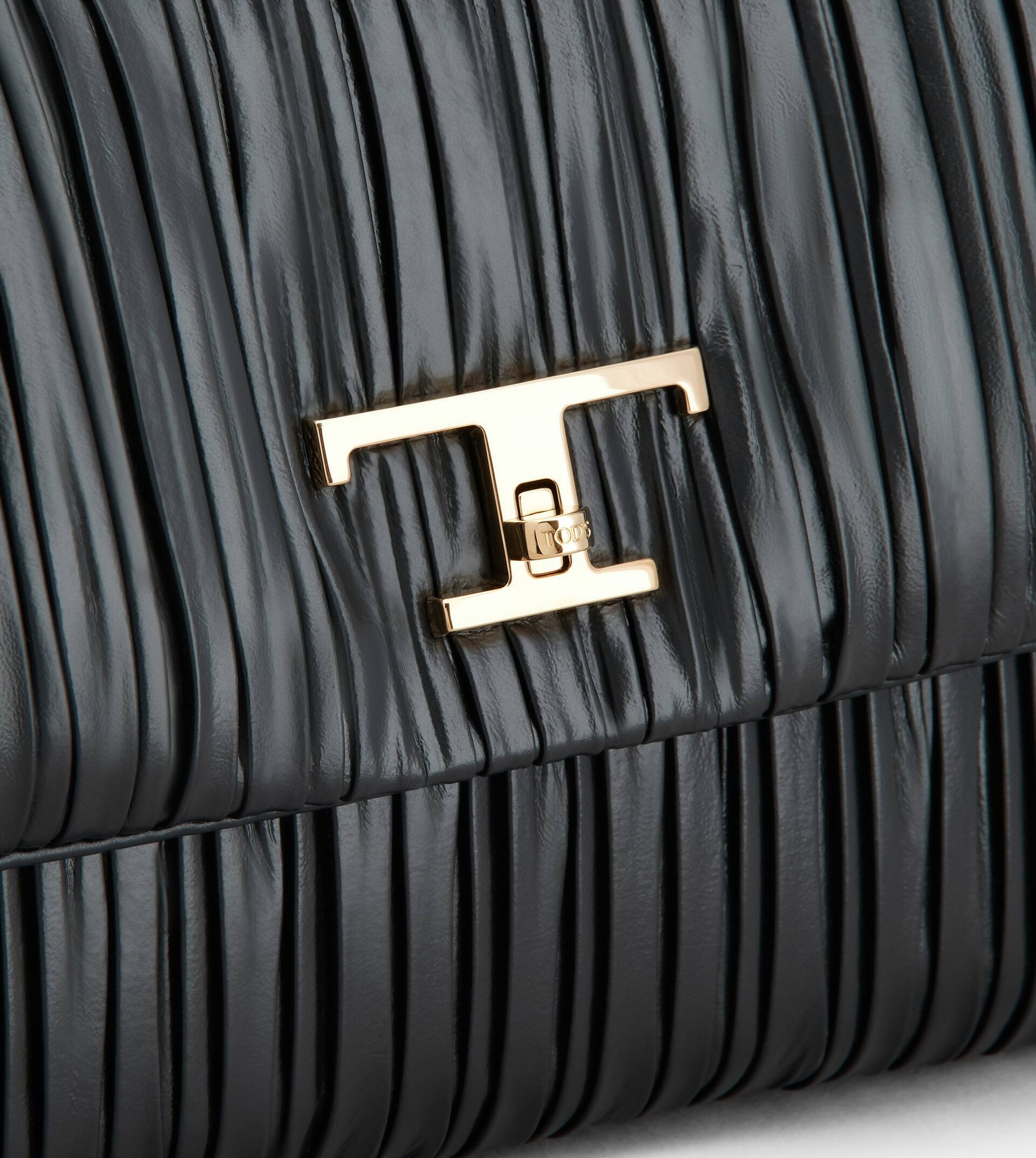 T TIMELESS FLAP BAG IN LEATHER MEDIUM - BLACK - 8