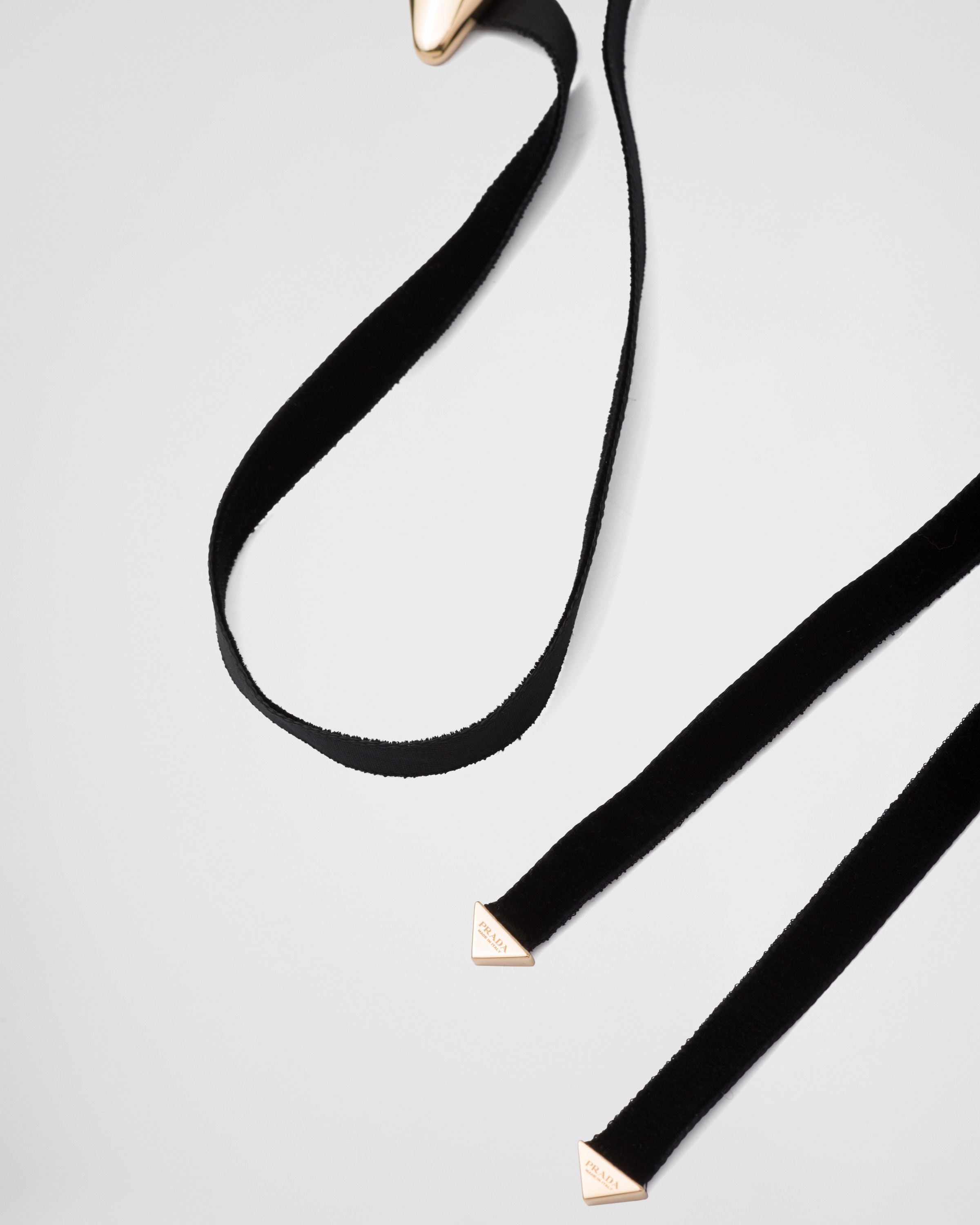 Eternal Gold choker with medium pendant in yellow gold - 5