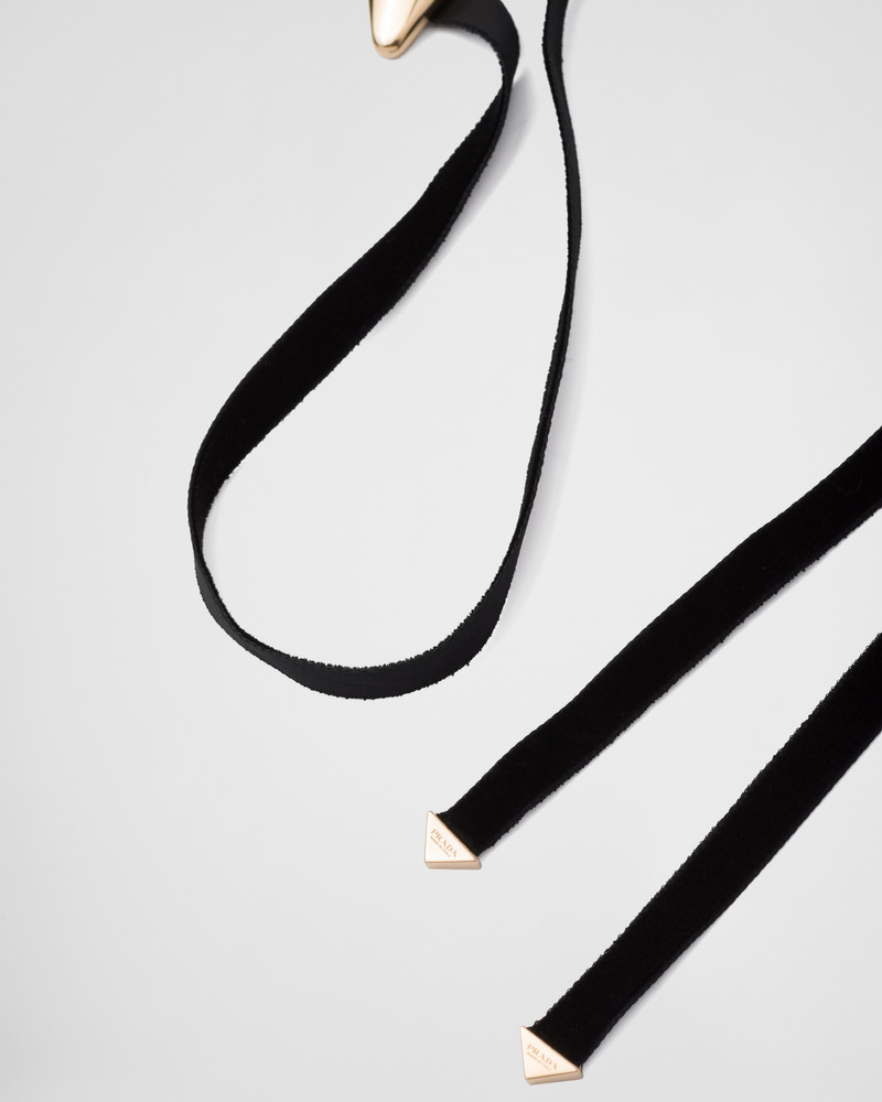 Eternal Gold choker with medium pendant in yellow gold 5