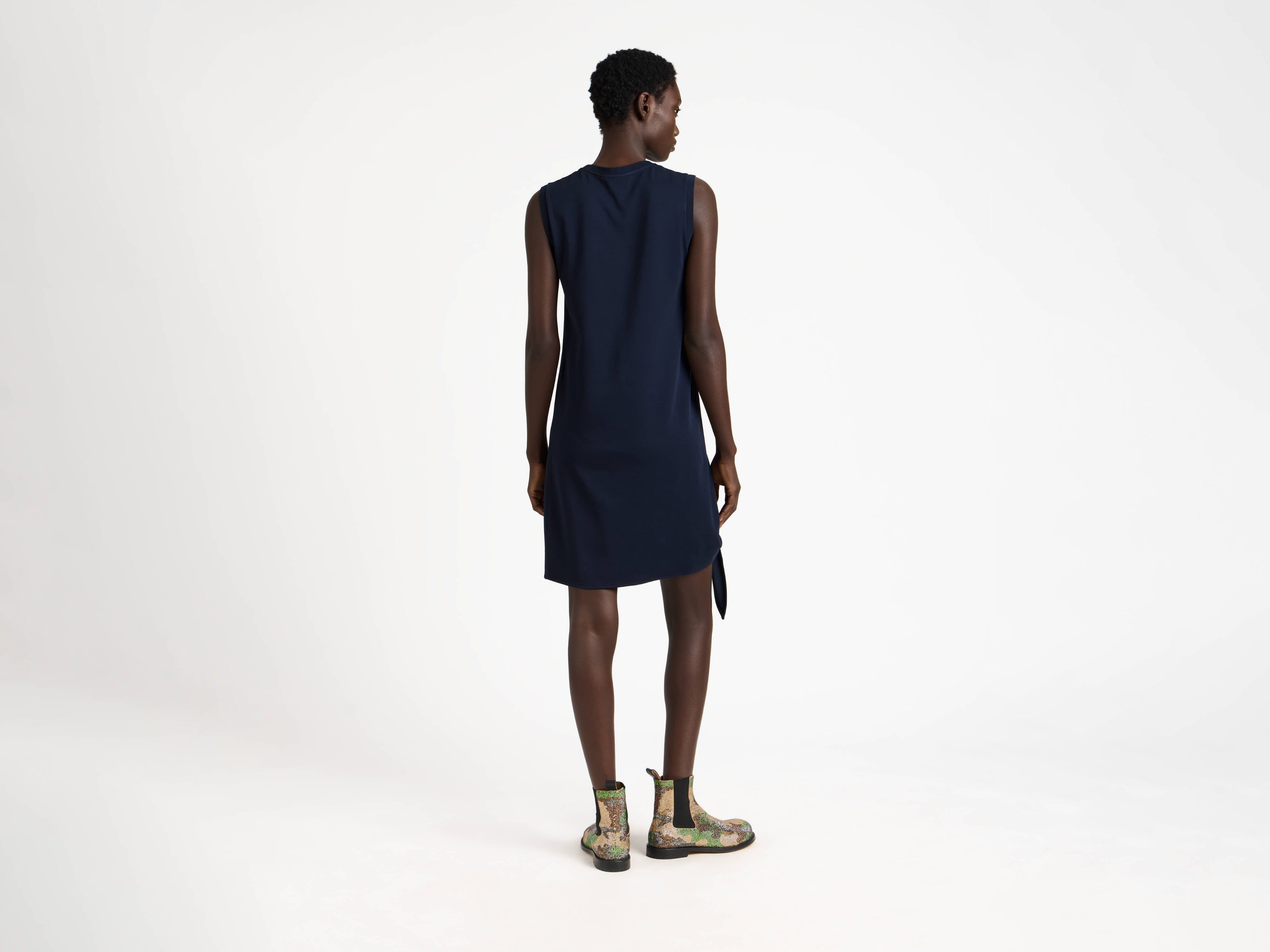HEM KNOT DRESS IN NAVY - 6