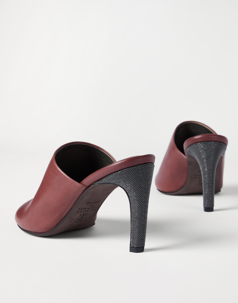 Classic leather heels with precious details 4