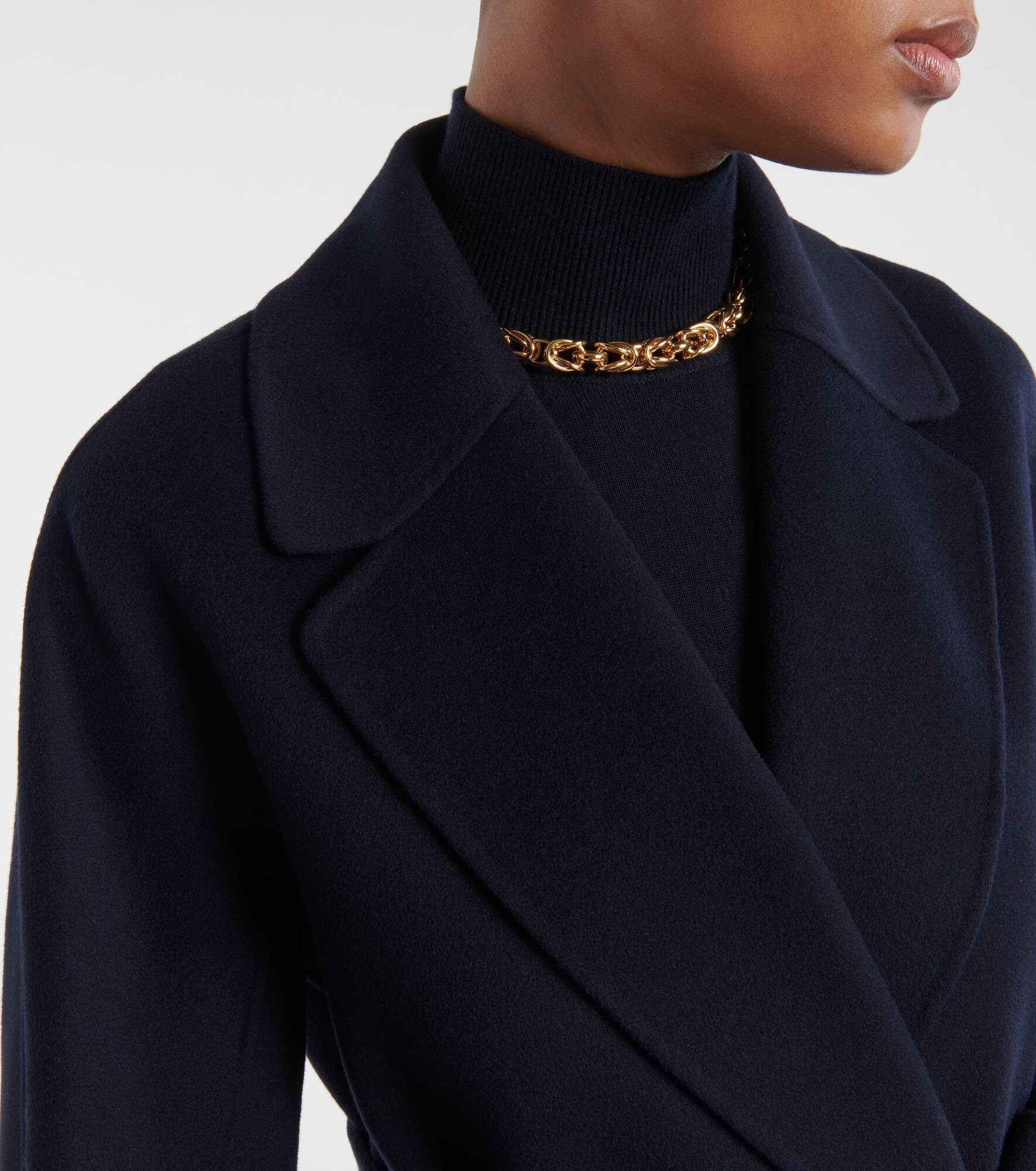 Belted virgin wool coat - 4
