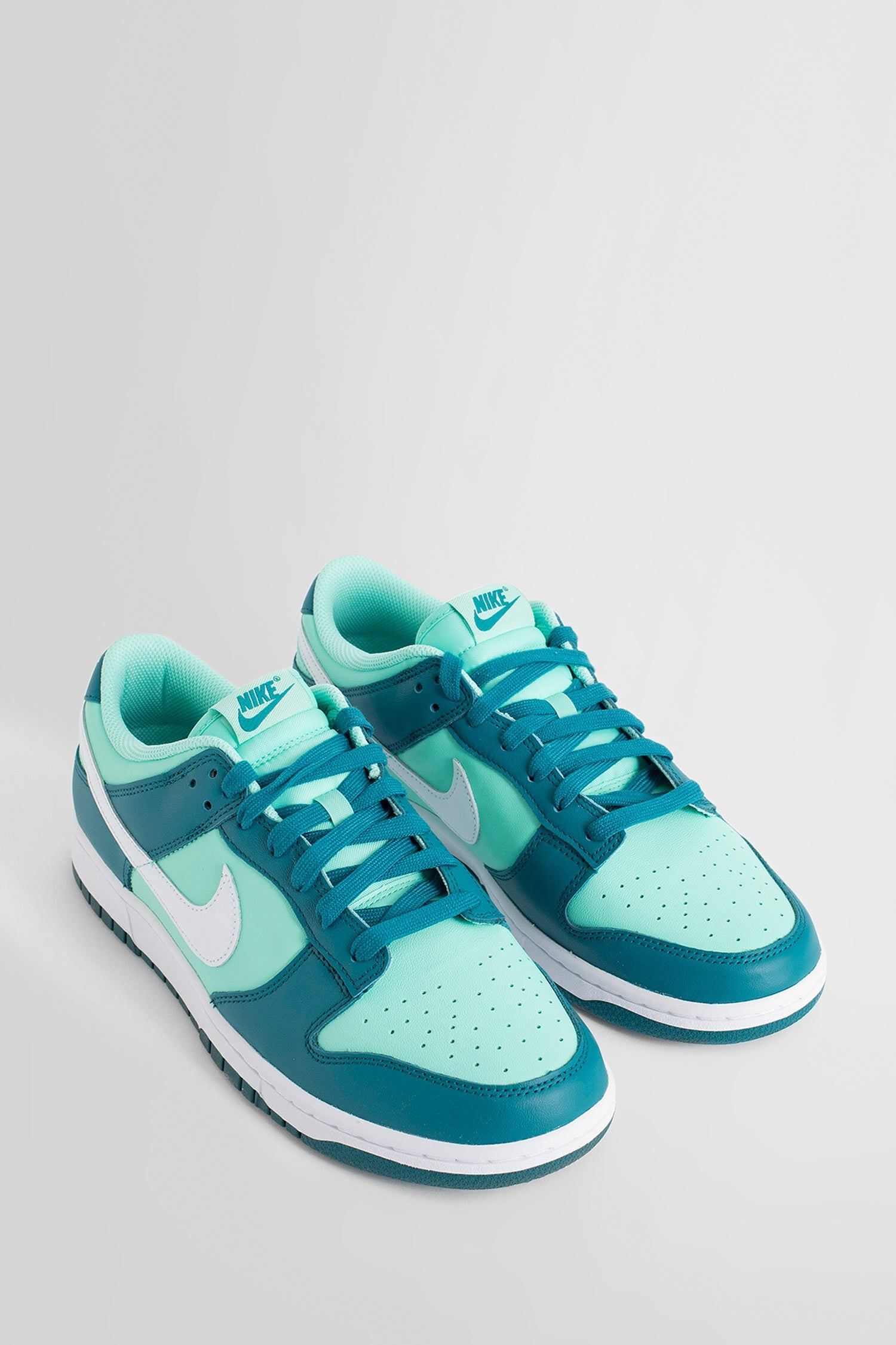 NIKE WOMAN BLUE SNEAKERS - 6