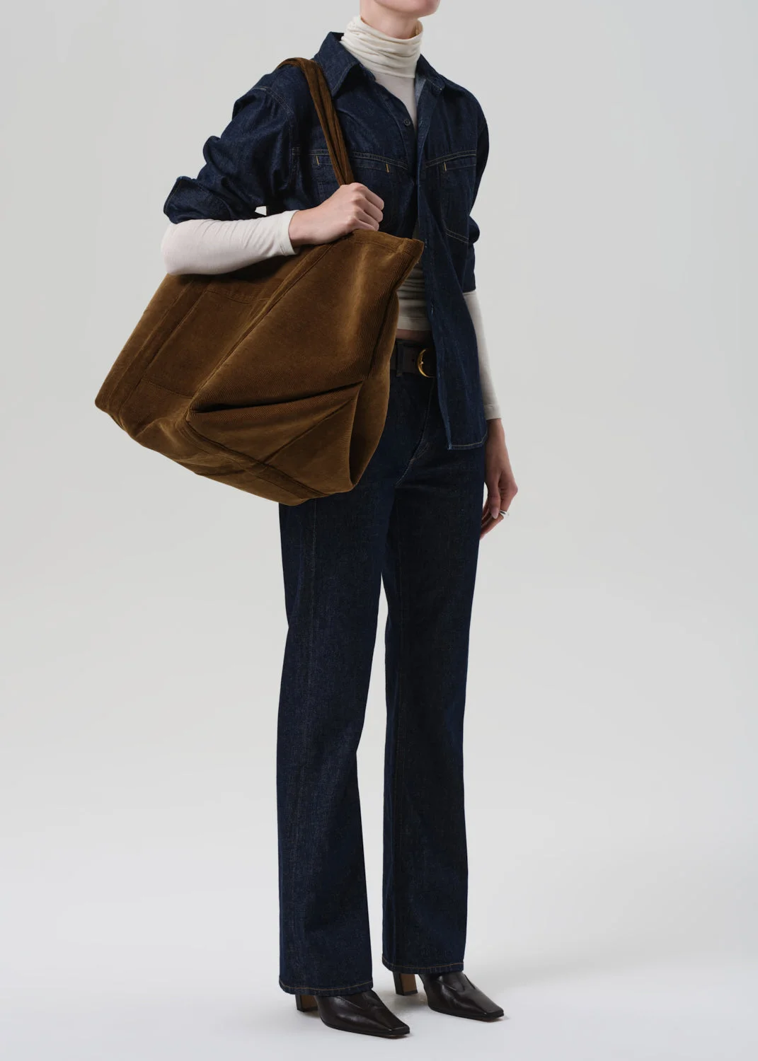 Large H Sculpture Tote Corduroy
In Manuka - 1