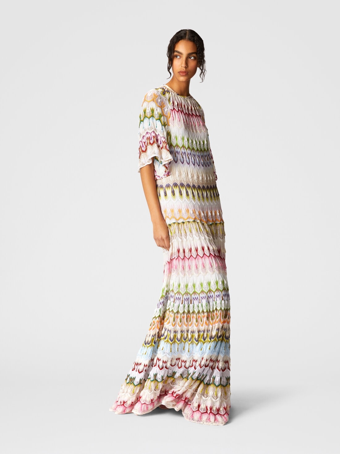 Short sleeve long dress with floral lace details - 2