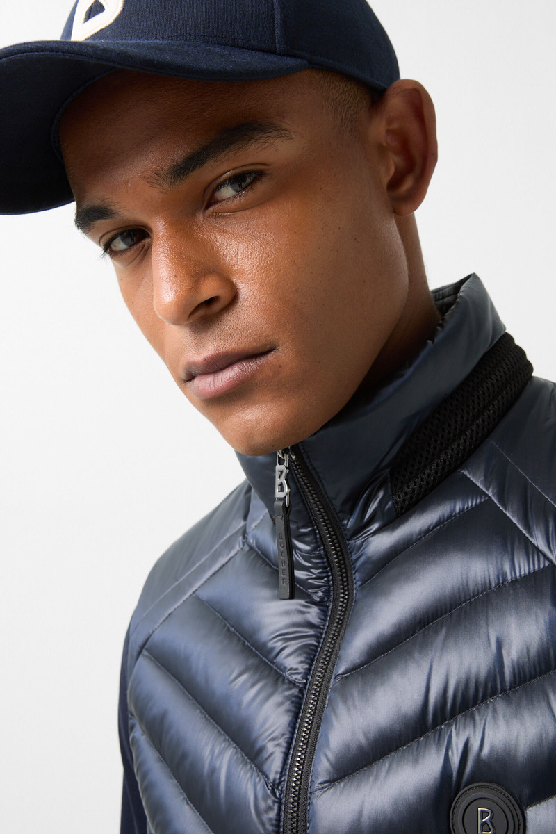 Lasse Lightweight down gilet in Navy blue 5