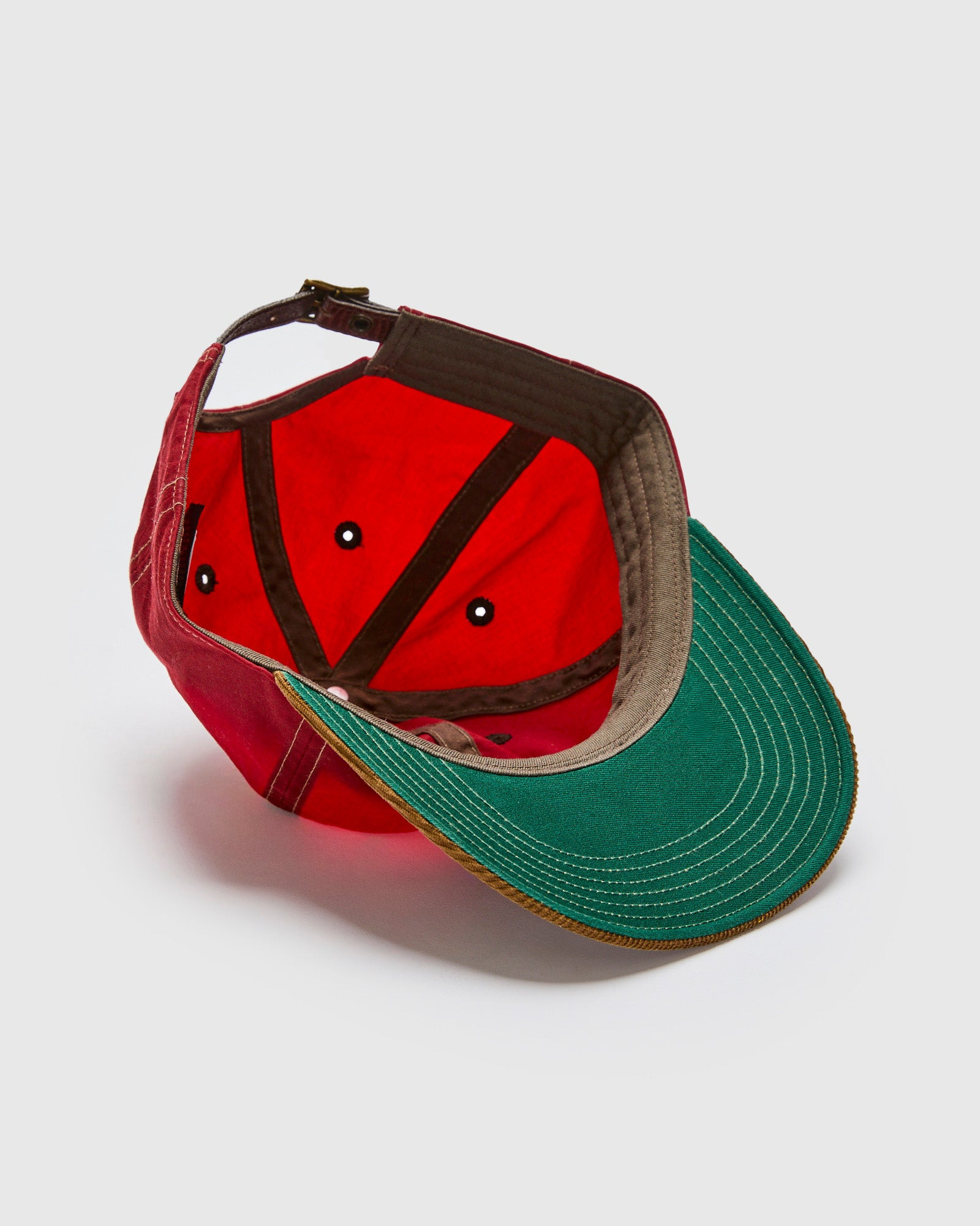 Mountaineering Oil Cloth Sportsman Cap in Vintage Red - 4