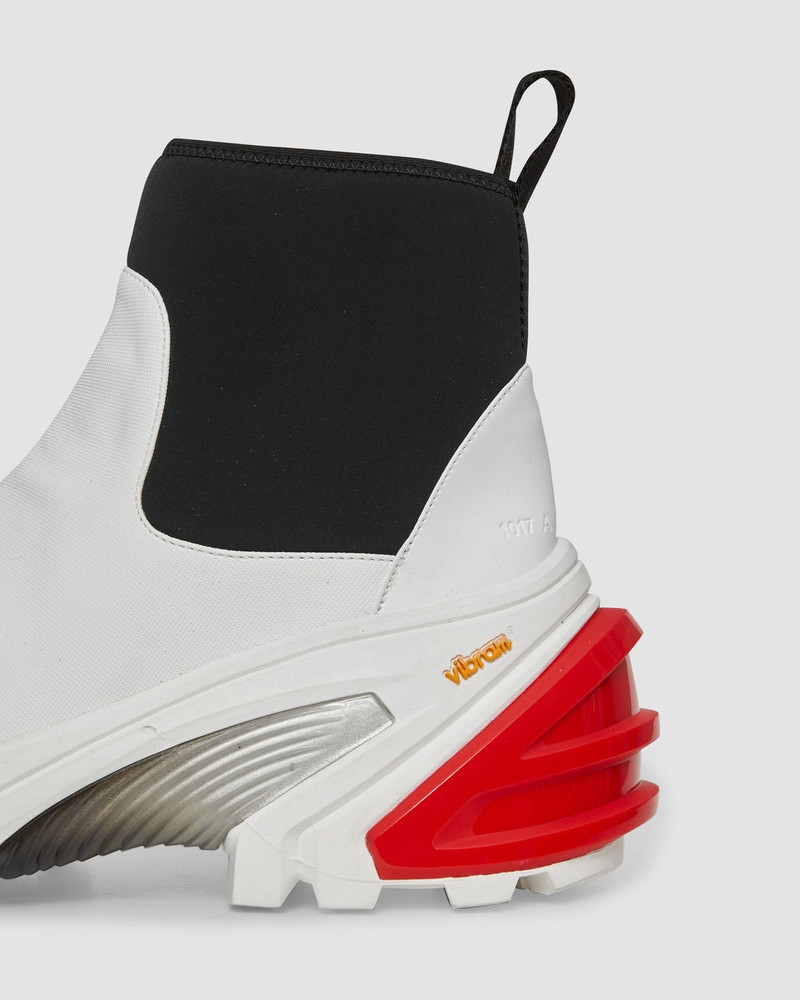 MID BOOT WITH VIBRAM SOLE 7